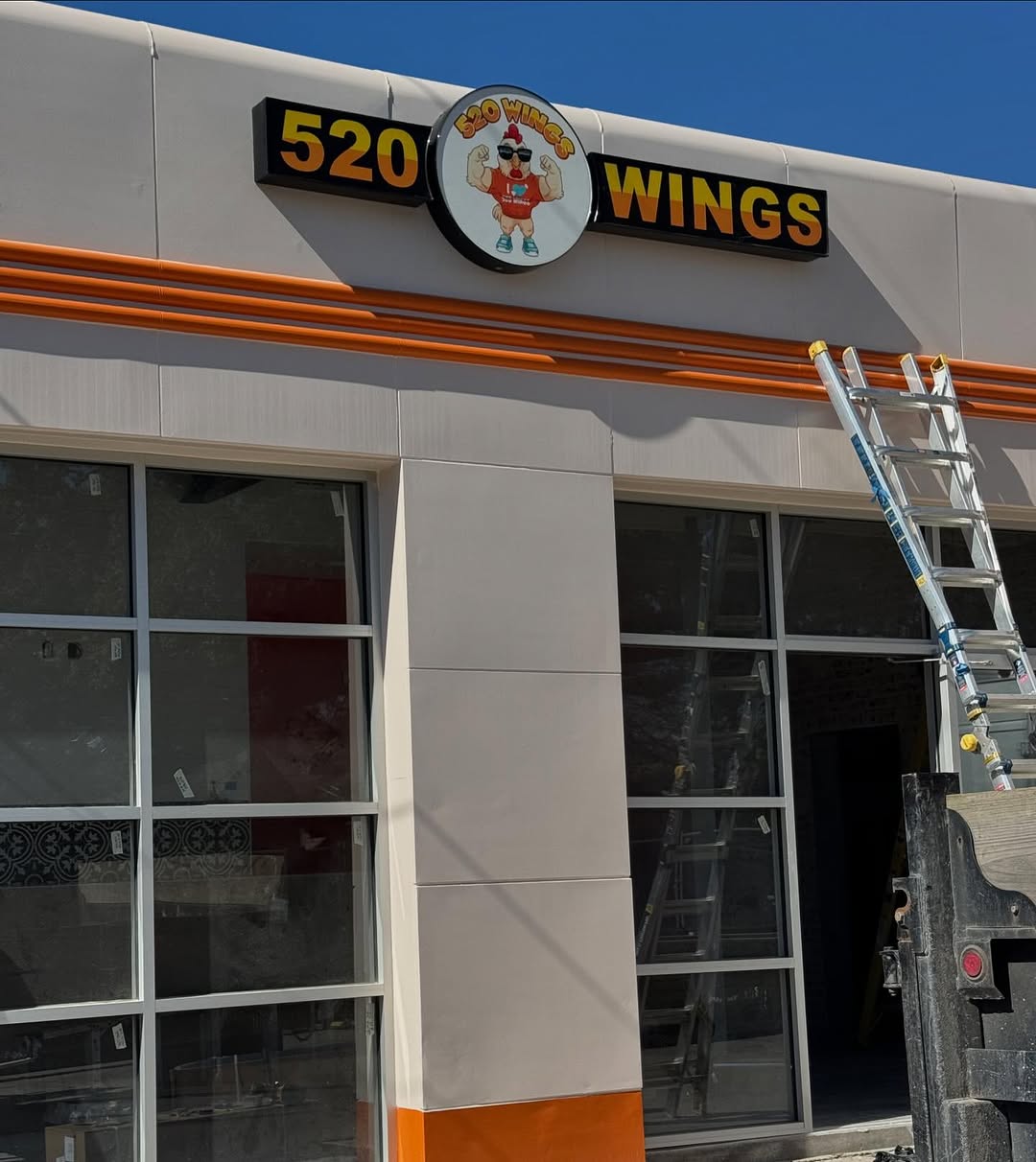 520 Wings Expanding Into New Bull Street Location
