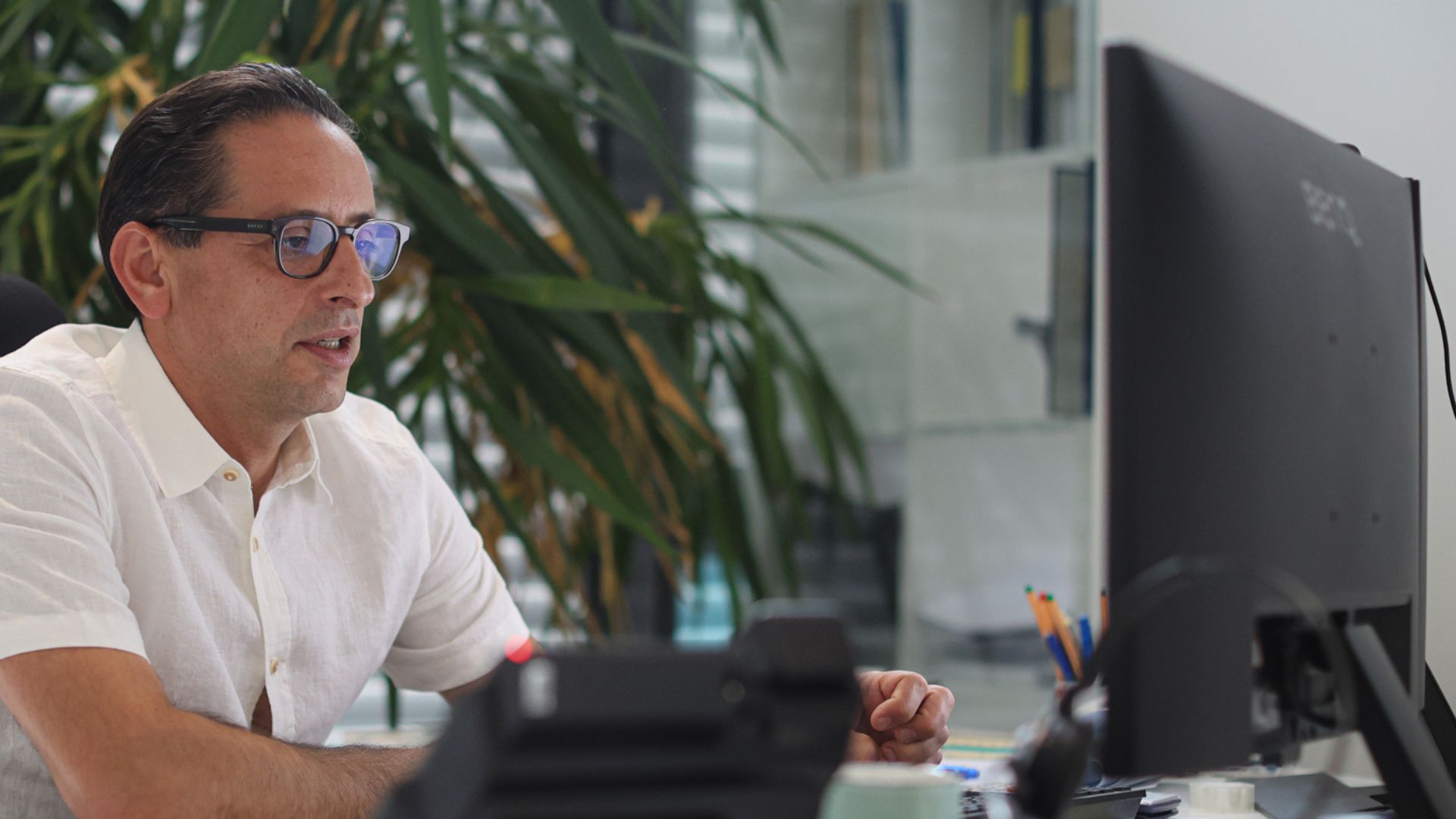 Ing. Mahdi Tajik bei der Projektplanung