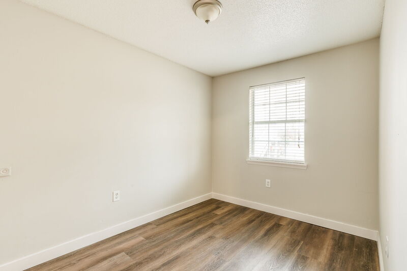 College Heights — property photo 9