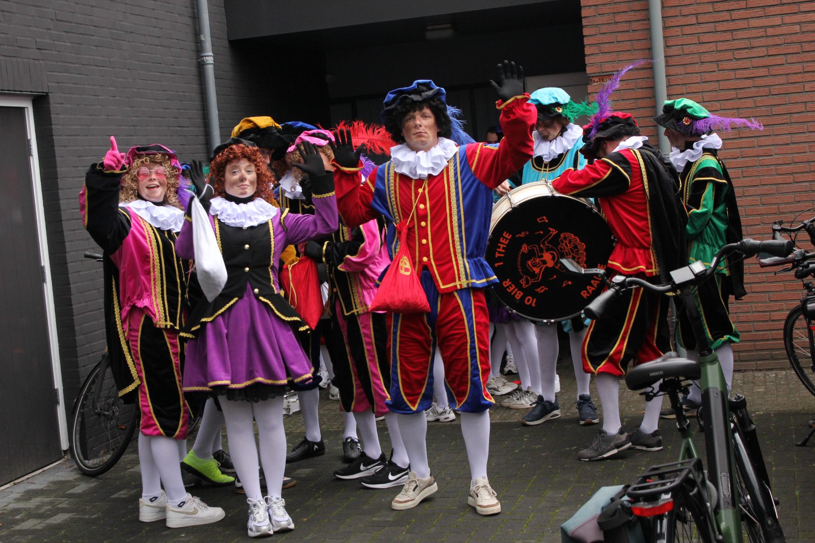 Vrolijke Pieten met de trommel