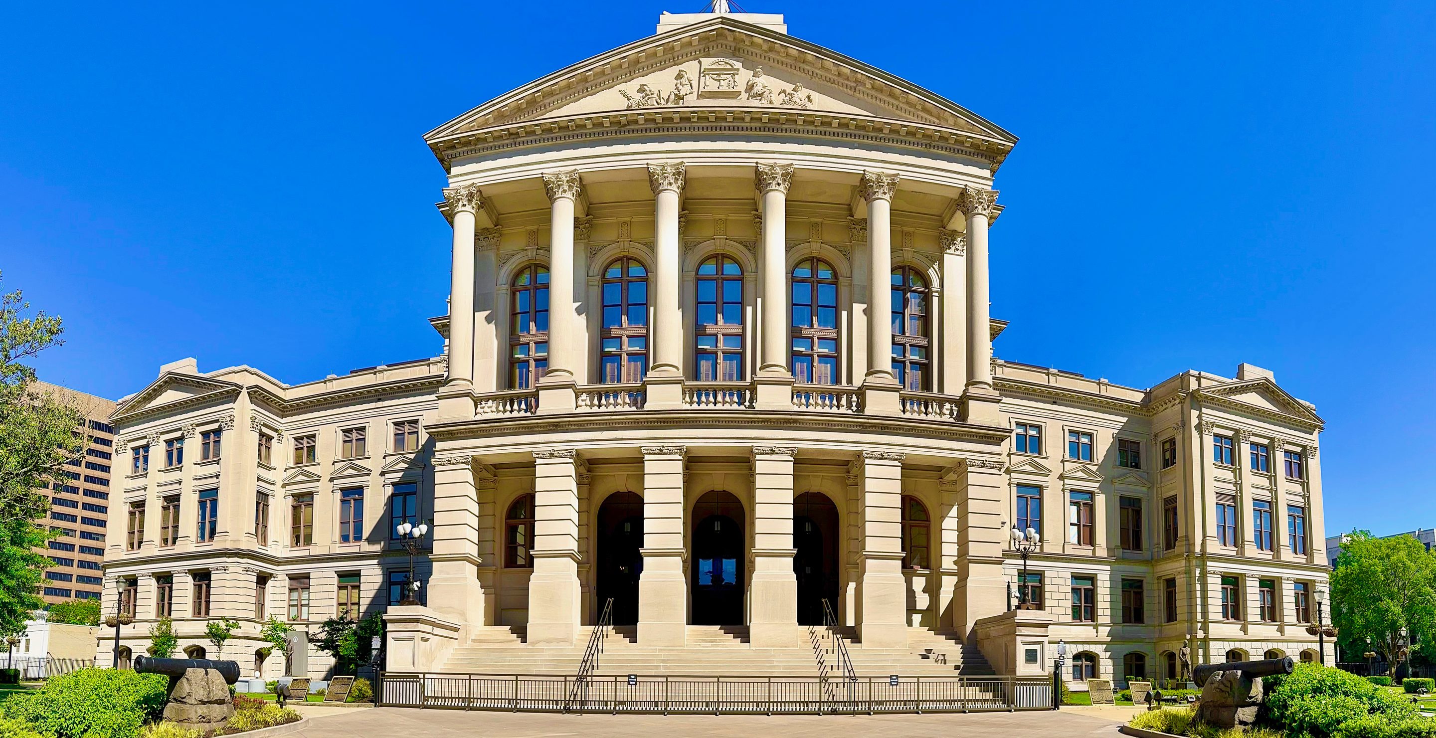 The front of the Georgia State Capitol building in Atlanta