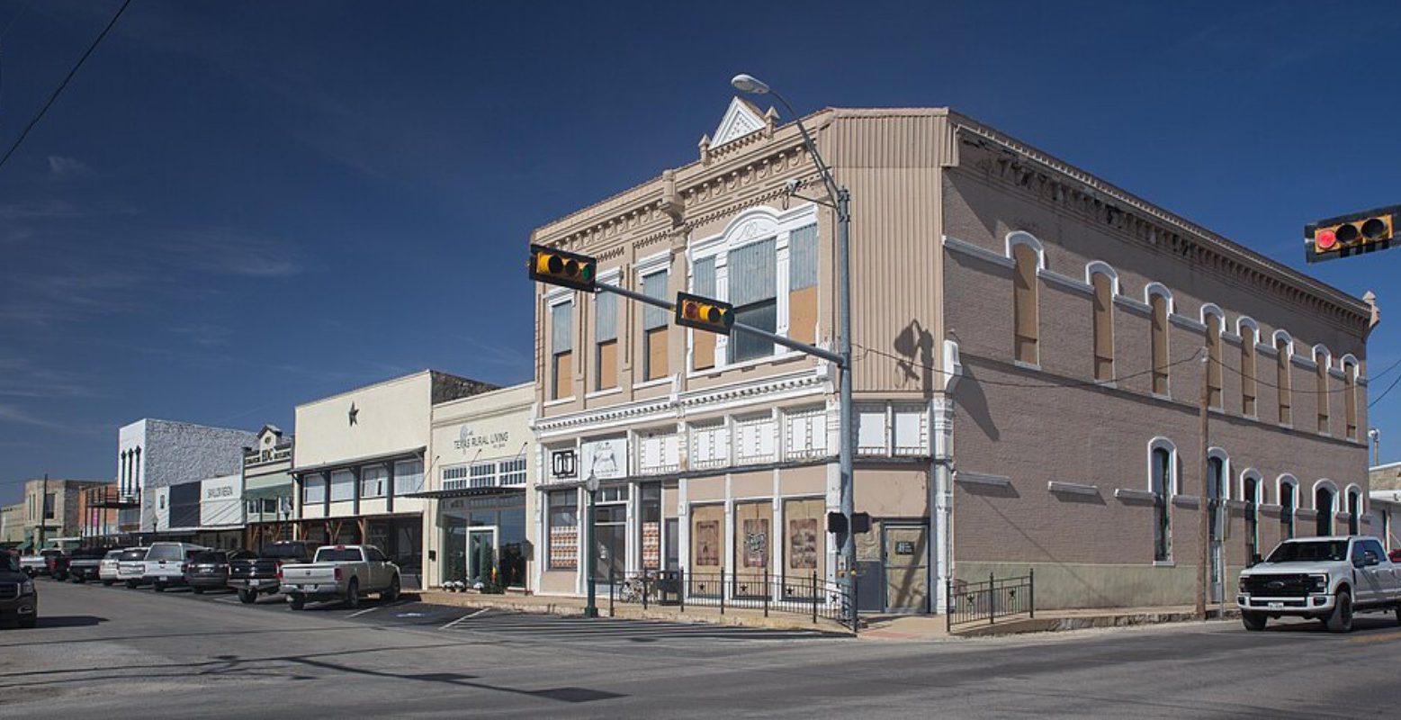 Downtown Comanche Wiki 1 (1 of 1)