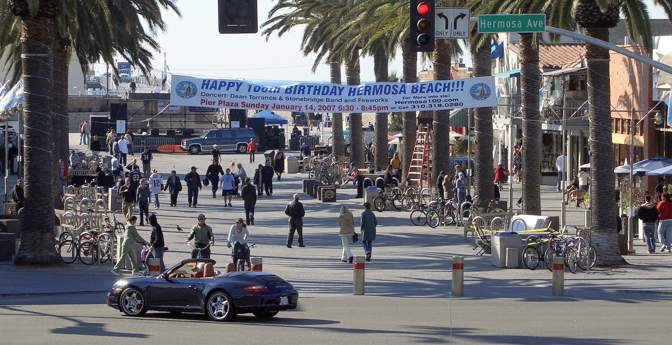 Hermosa Beach plaza