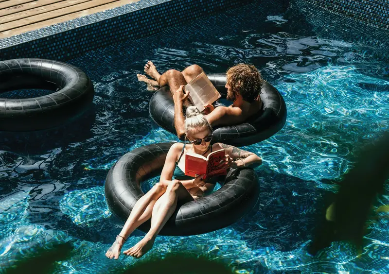 Guests relaxing at Bambuda Lodge