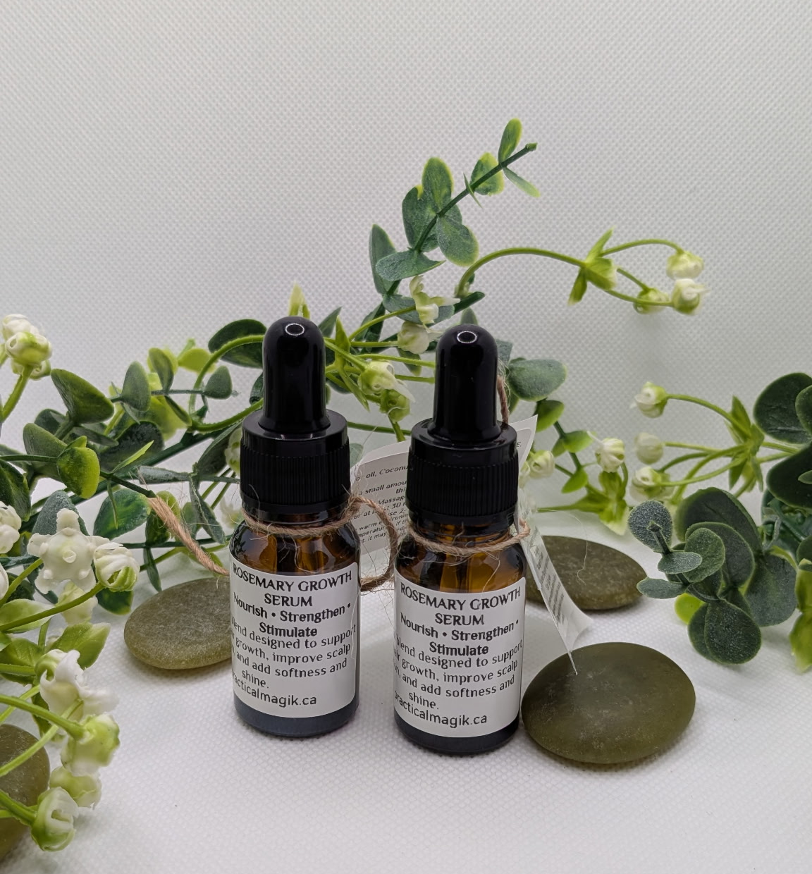 A nourishing, botanical-rich hair growth serum featuring castor oil, rosemary, jojoba oil, Vitamin E, and lavender is designed to stimulate hair follicles, soothe the scalp, and strengthen strands from root to tip.
