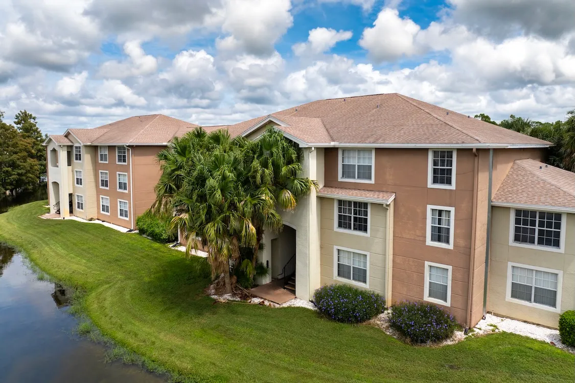 Garden-style multifamily apartment community in Florida