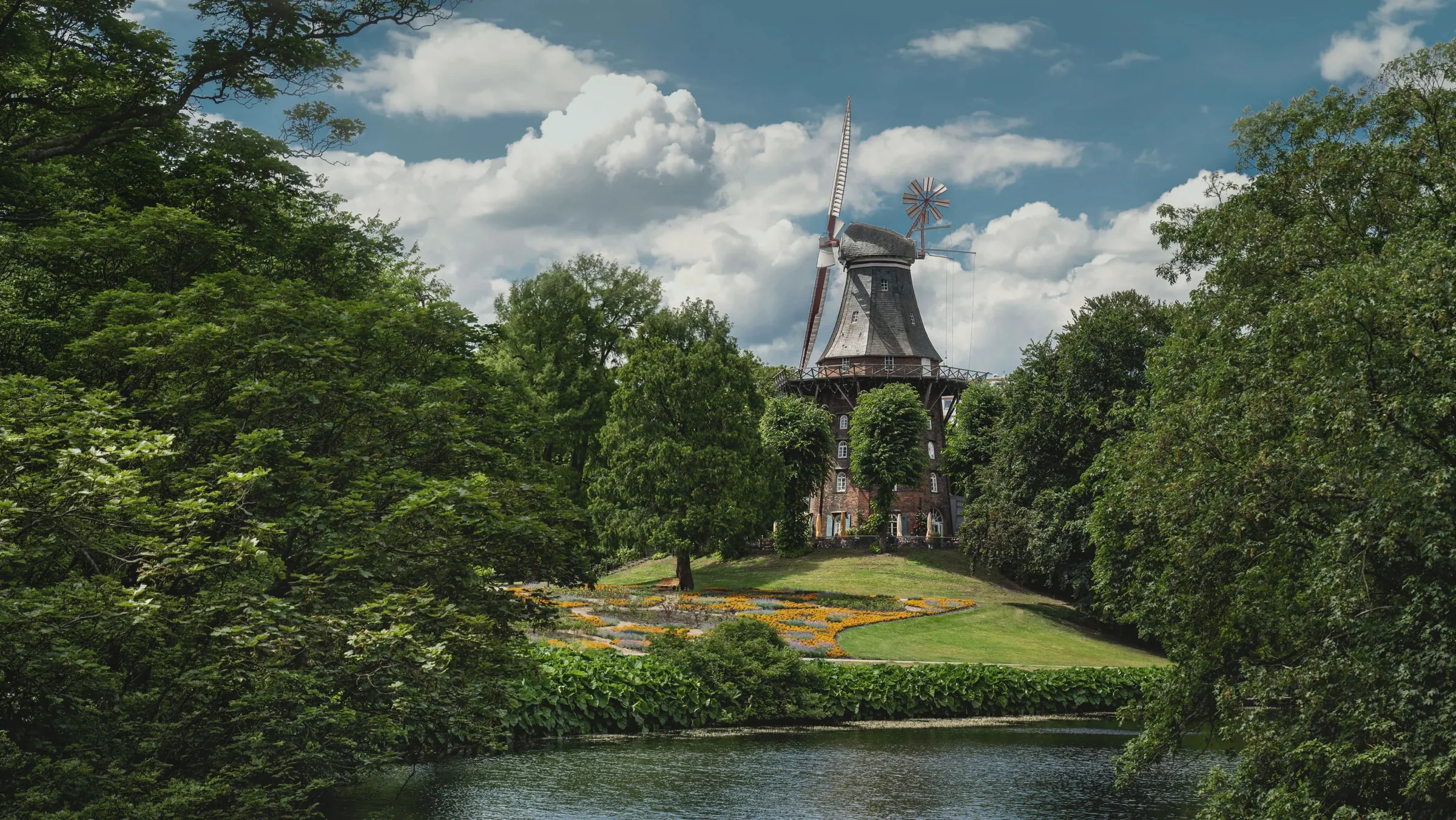 Beck’s Mühle am Wall in Bremen, Außenansicht der historischen Windmühle