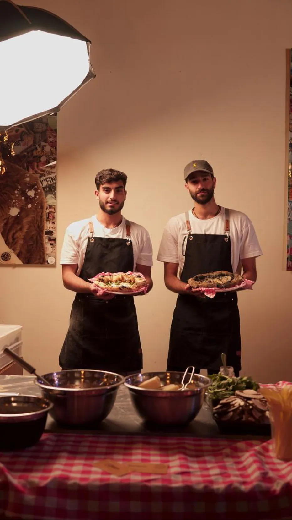 צוות Litanas מגיש פיצות נפוליטניות באירוע