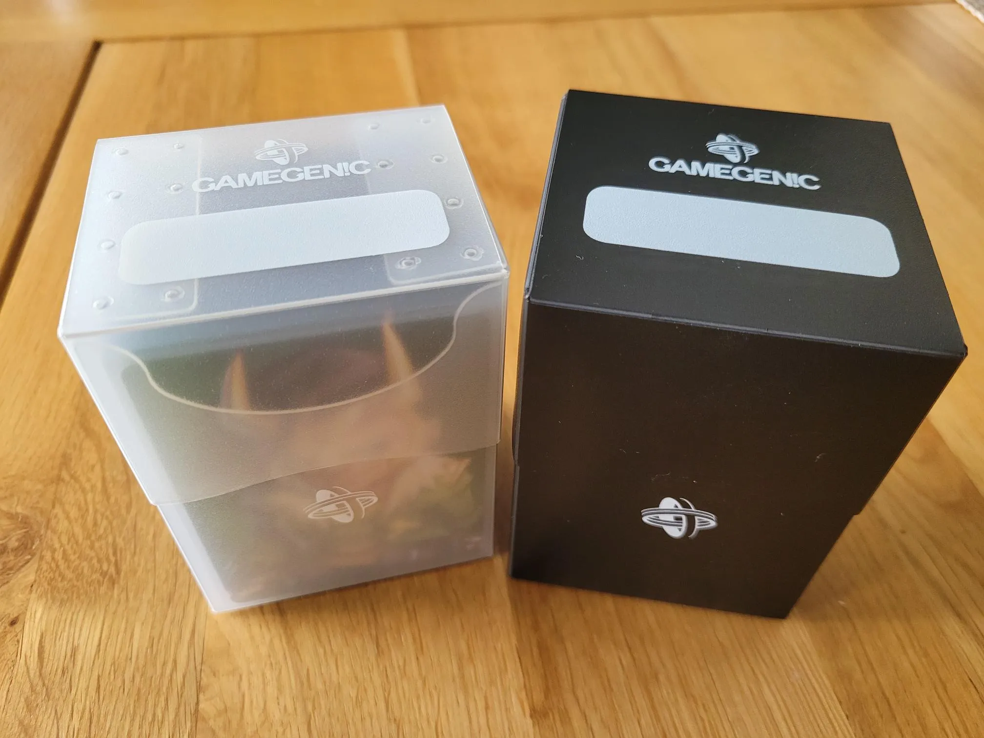 Gamegenic deck holder for carrying card games