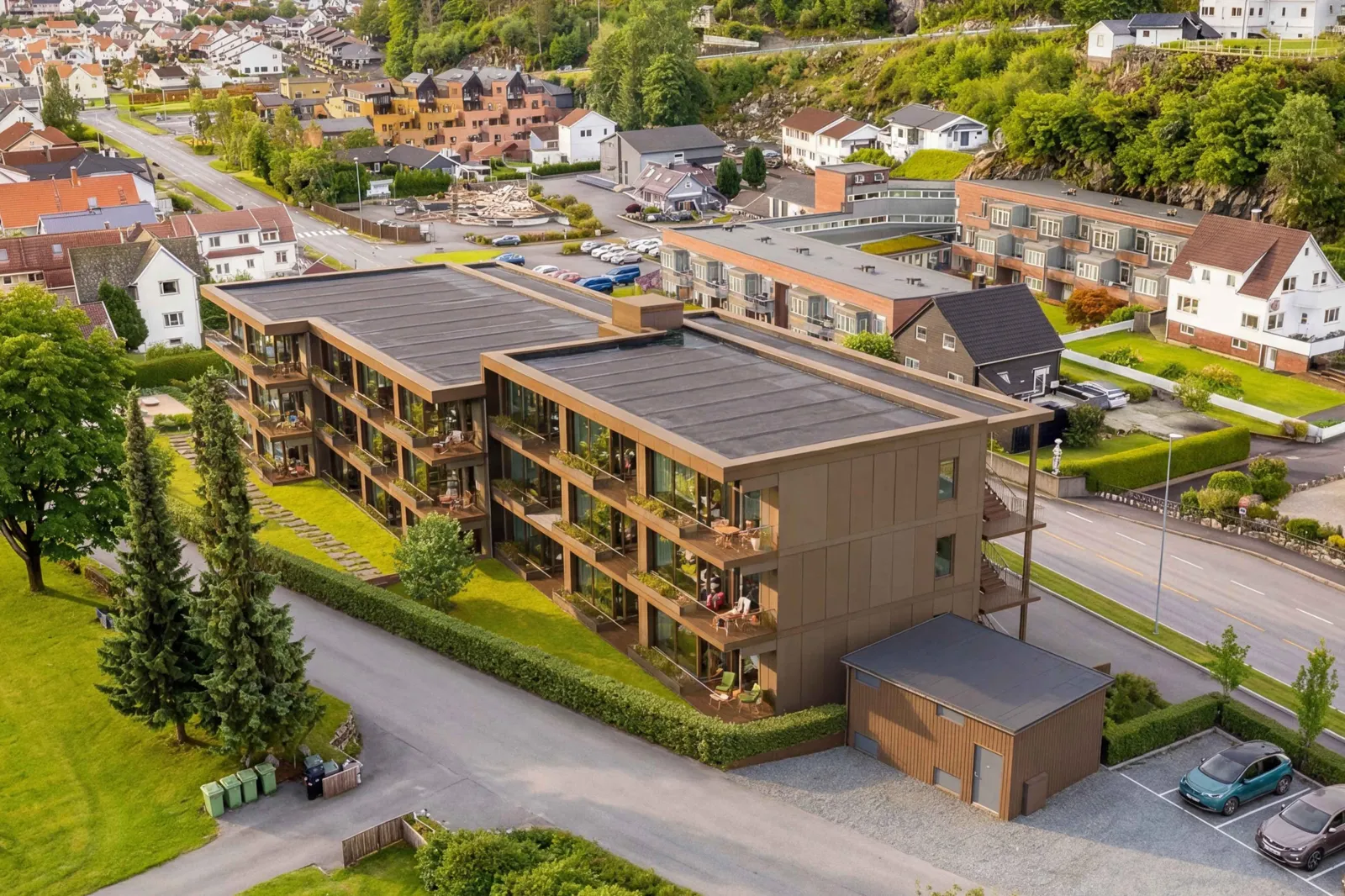 Årstaddalen Terrasse sett ovenfra med uteområder og parkering (illustrasjon)