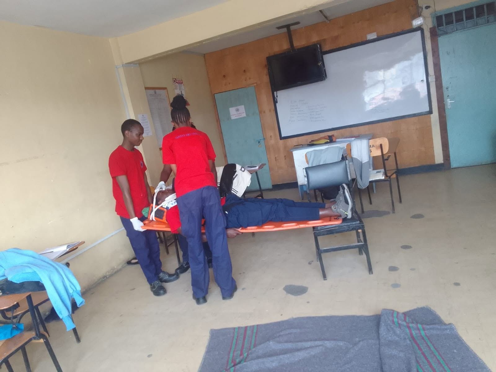 Stretcher training in the scenario lab