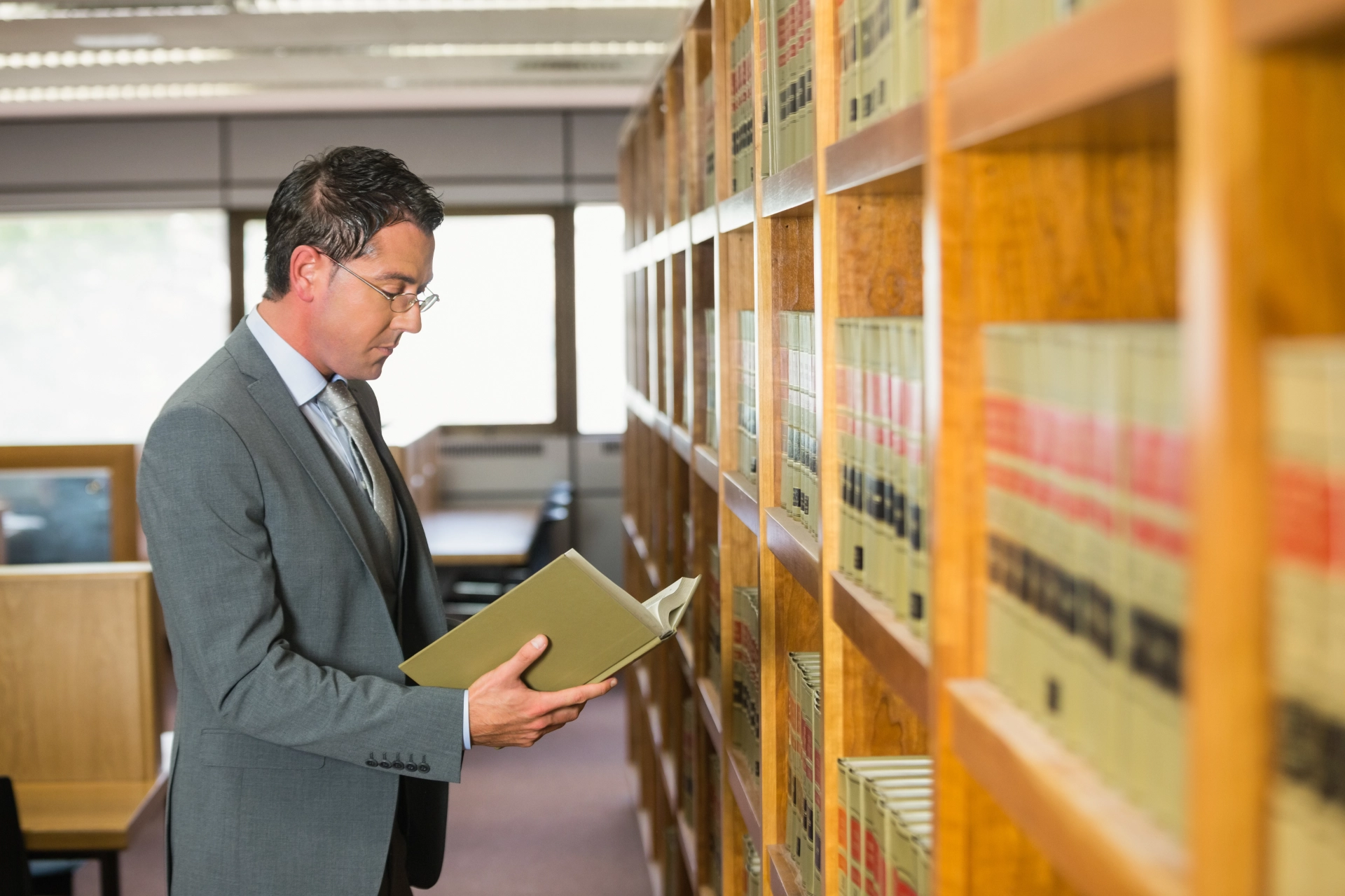 Knowledge management in legal services: the practical guide