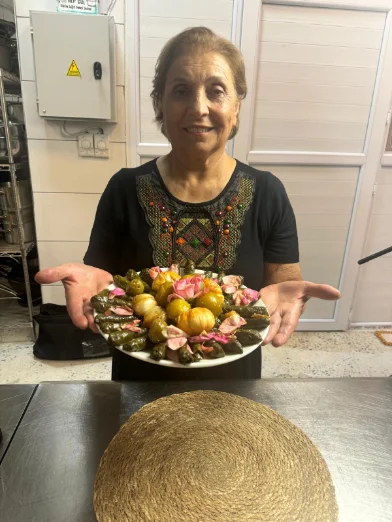 Aile arşivi: bir mahalle için kurulan düğün sofrası