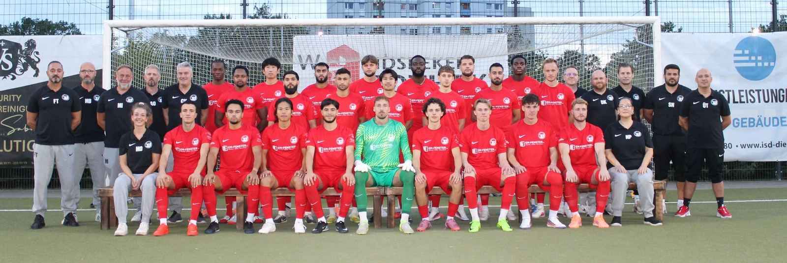Mannschaftsfoto der 1. Herren, Oberliga Saison 2026/2027, mit Spielern und Staff