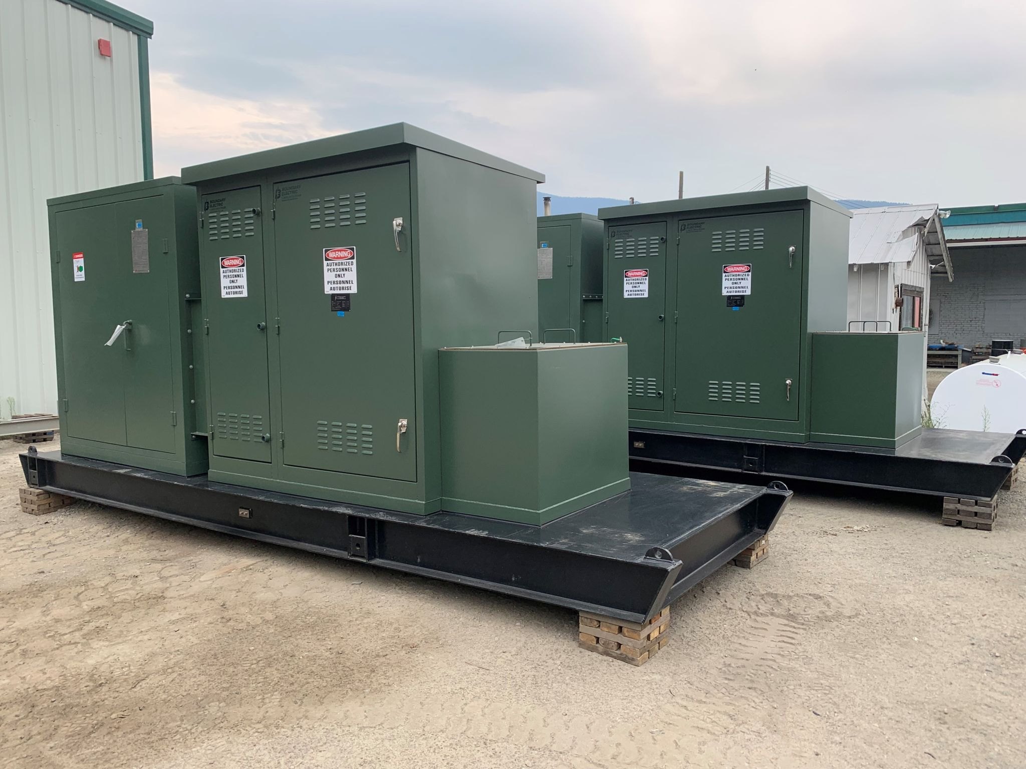Unit substation with transformer and LV distribution