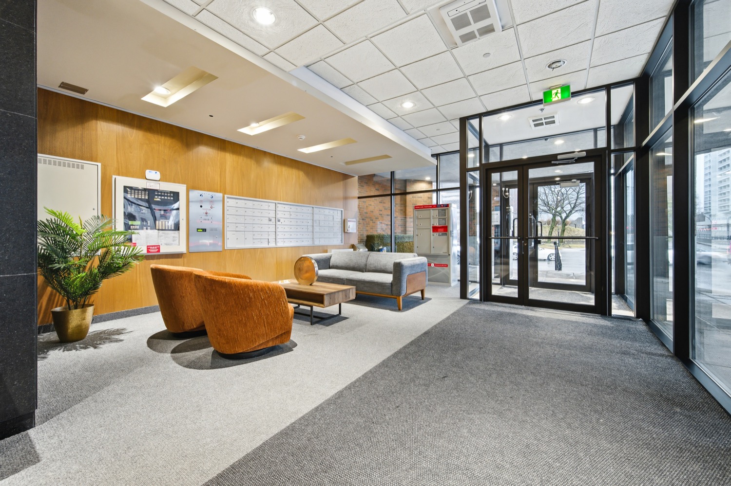 450 rue Sherbrooke Est — hall d’entrée