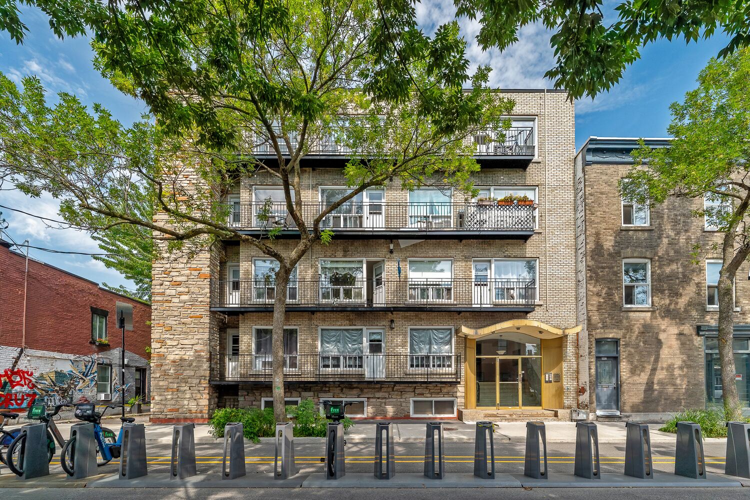1225 rue Gilford — vue de face