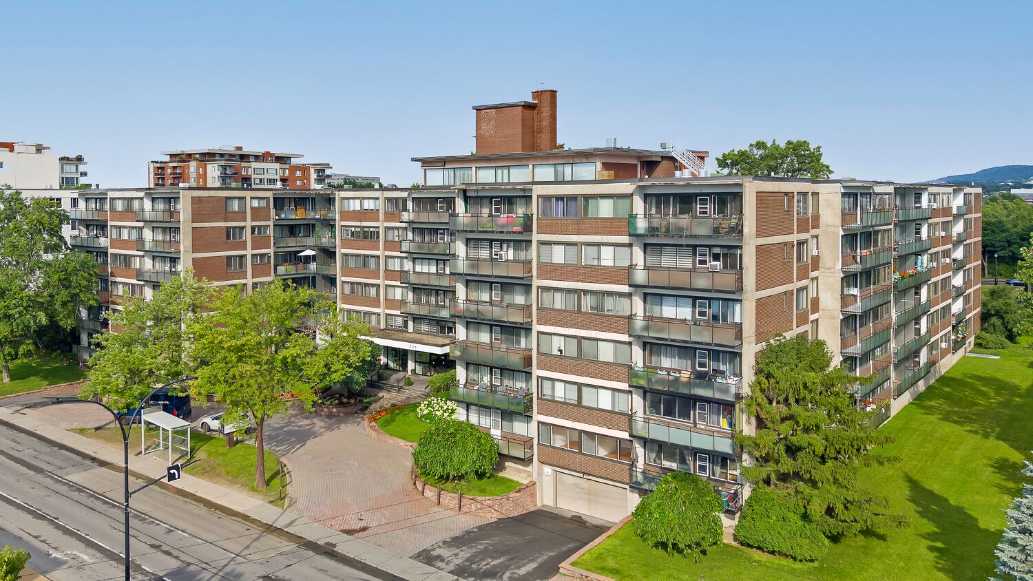 350 boulevard de la Côte-Vertu