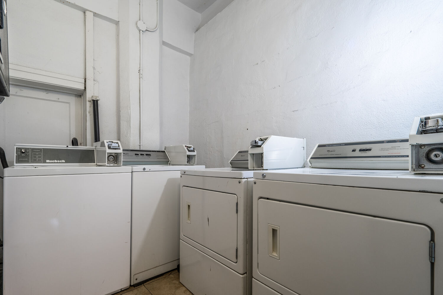 4215–4229 rue de la Roche — buanderie