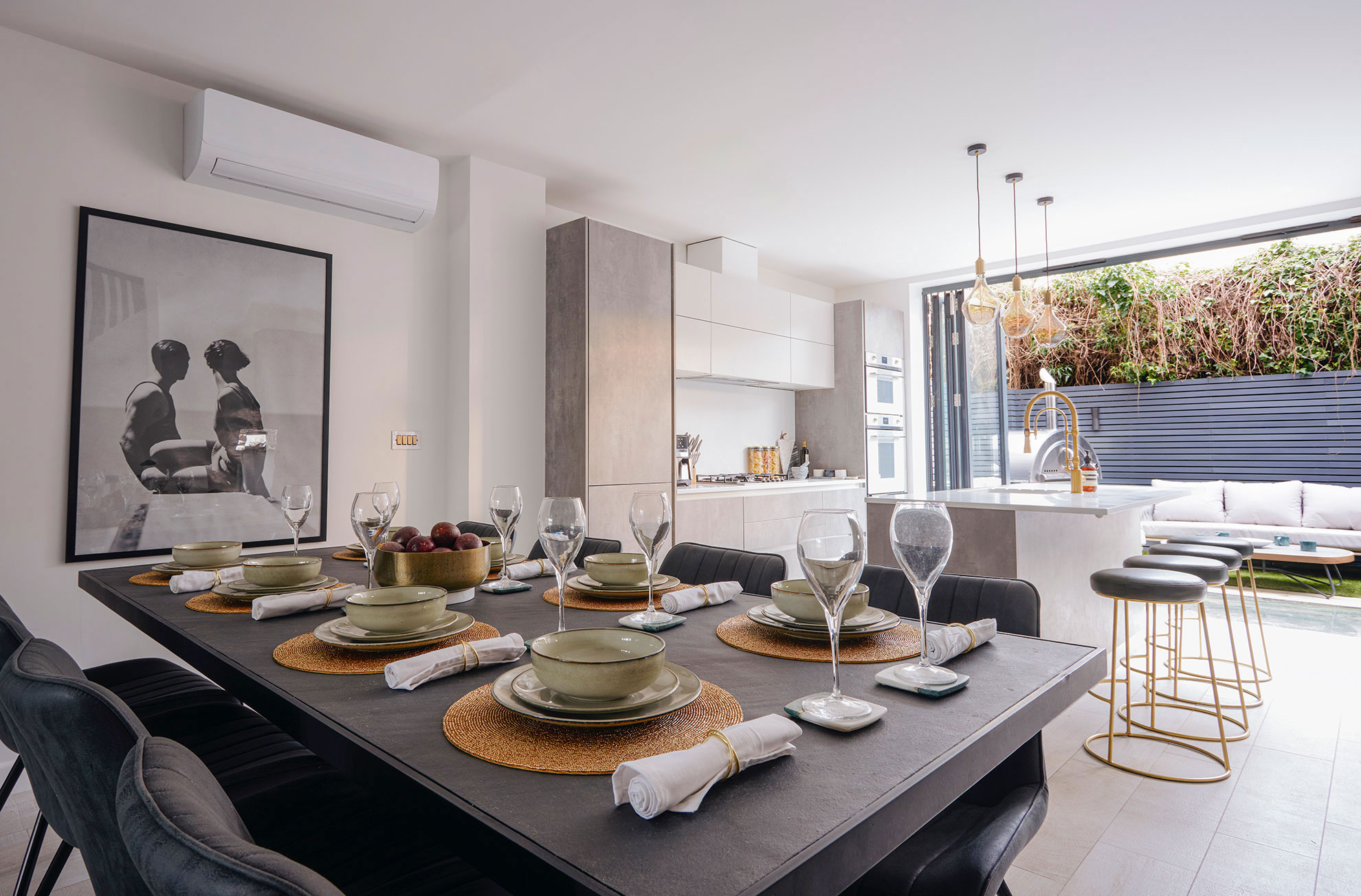 Dining at Novello II townhouse, Parsons Green, Fulham