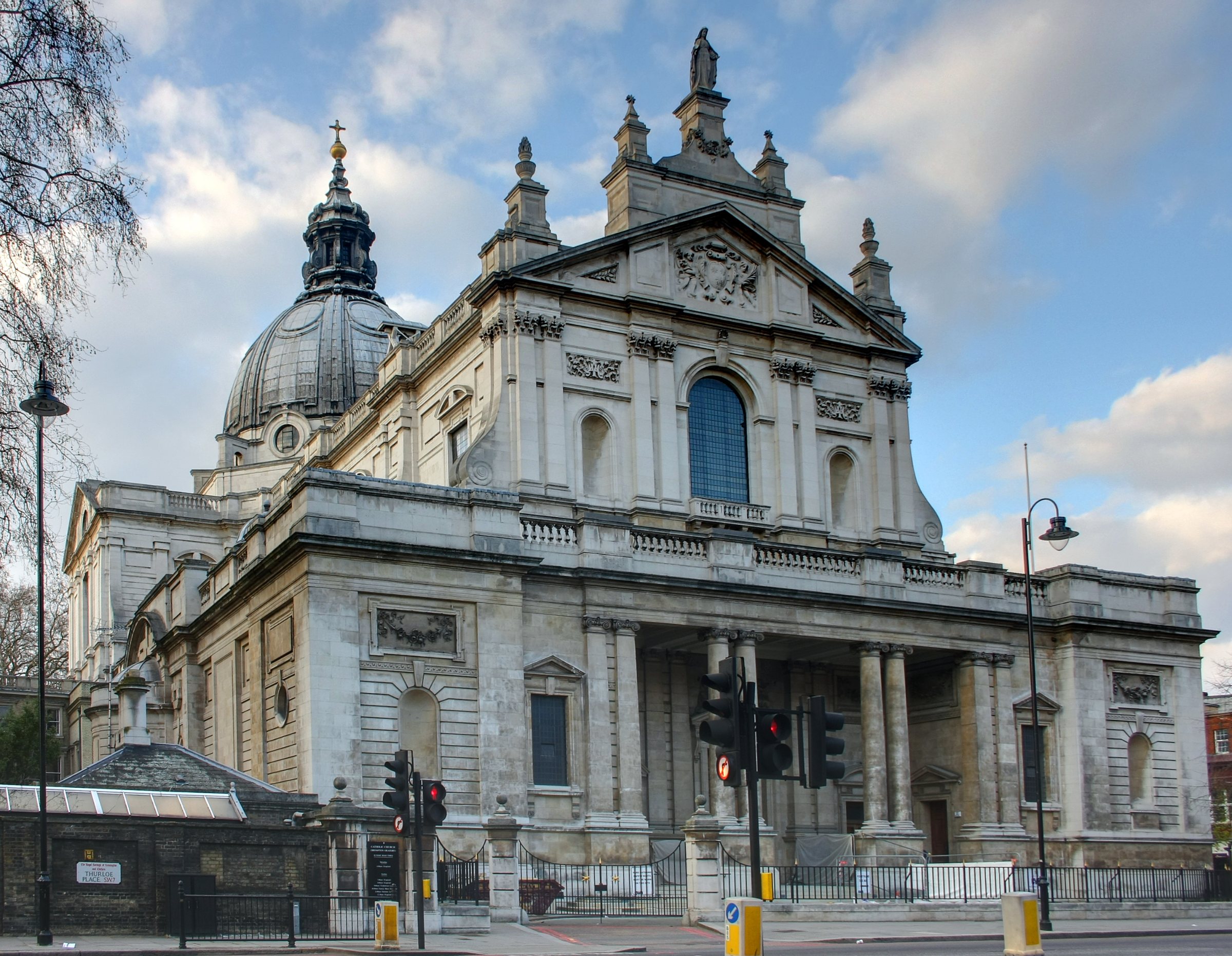 Brompton Oratory on Brompton Road
