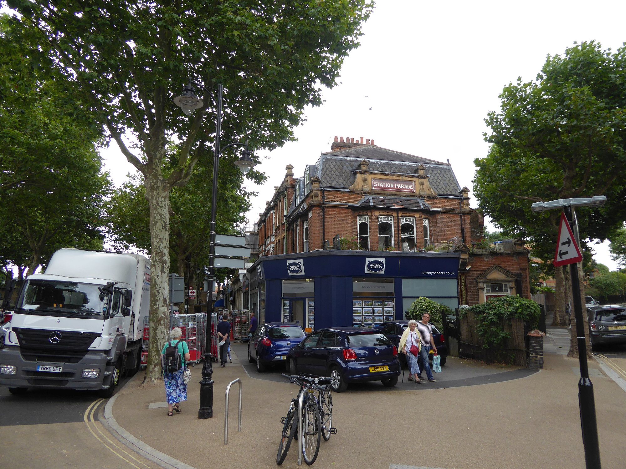 Shops on Station Parade, Kew