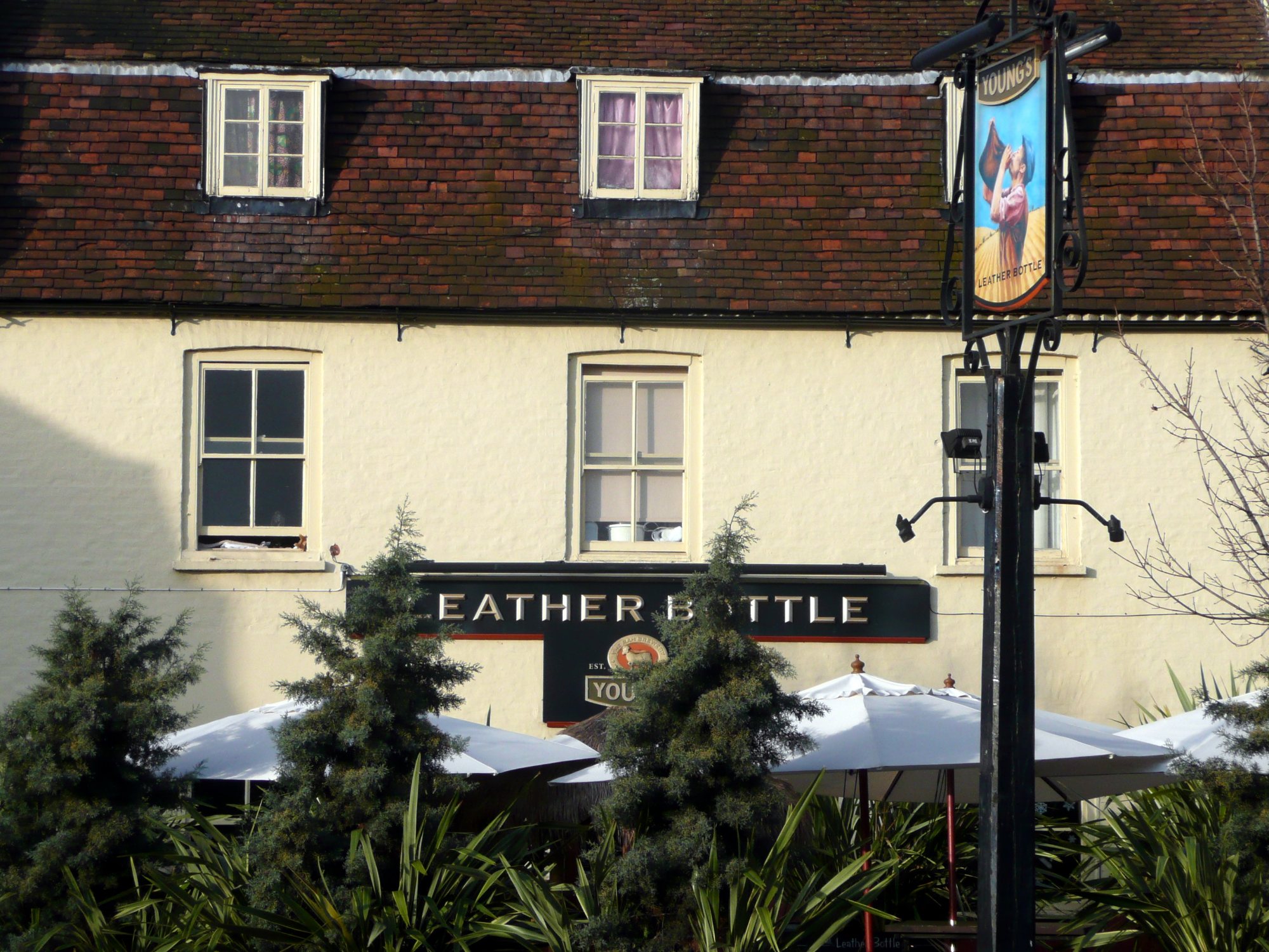 The Leather Bottle pub on Garratt Lane