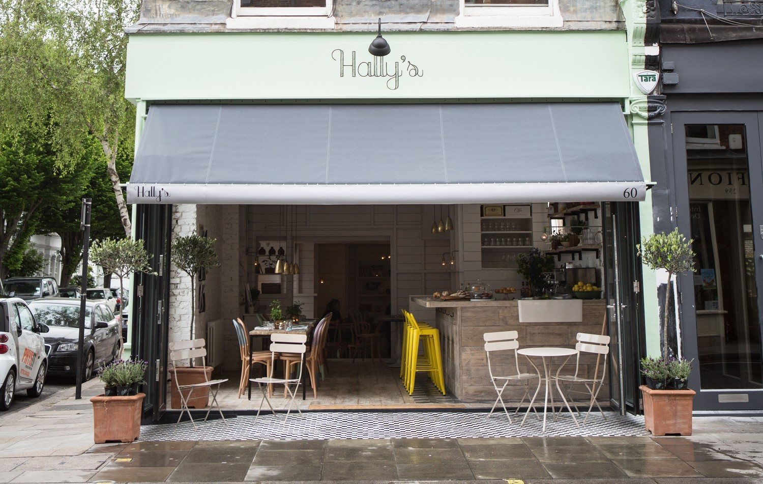 The shopfront and terrace of Hally’s on New King’s Road