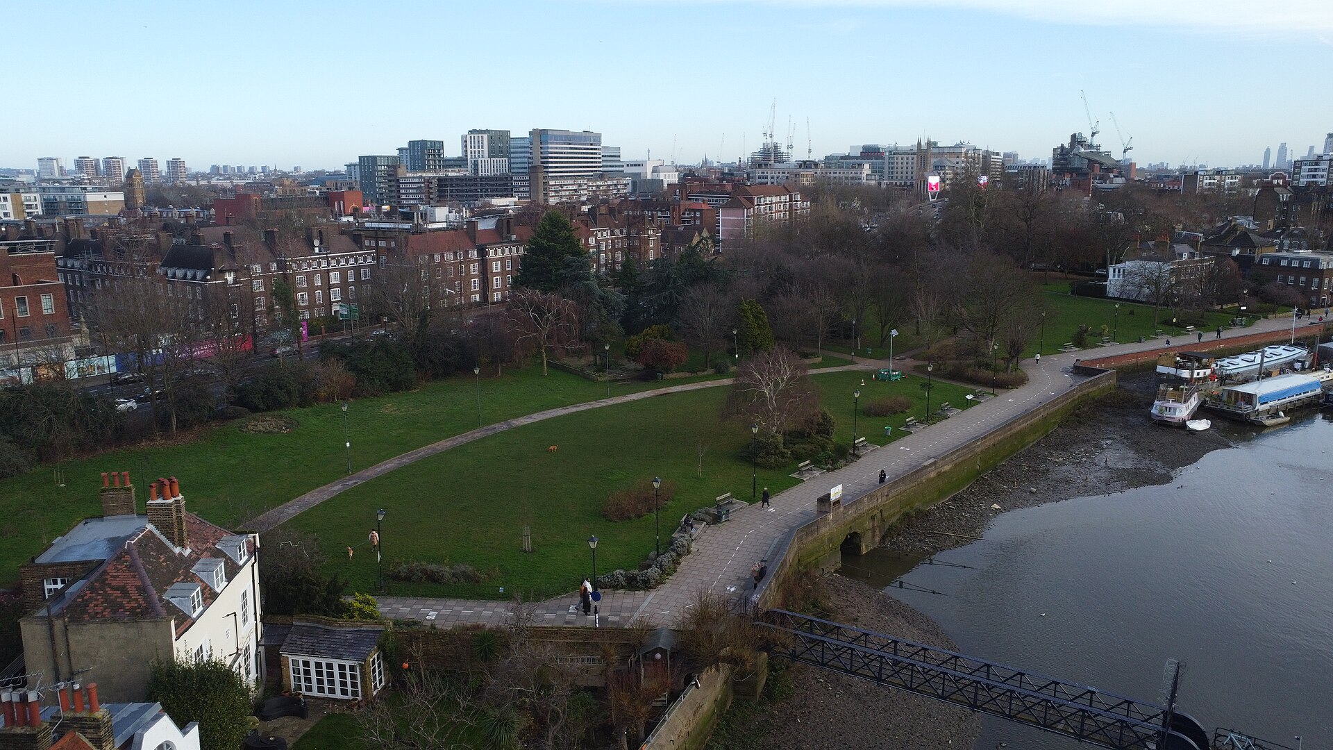 Furnivall Gardens beside the Thames from above
