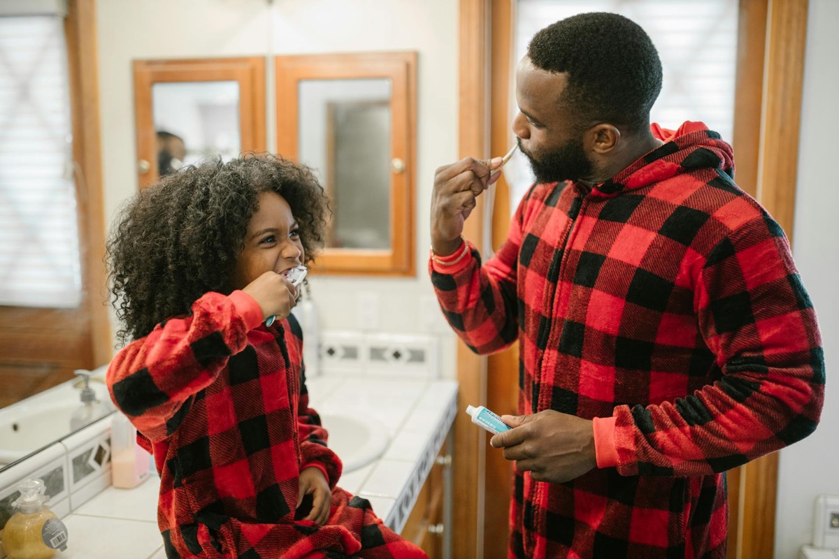Eye care professional giving a teen an eye exam in a Club health clinic