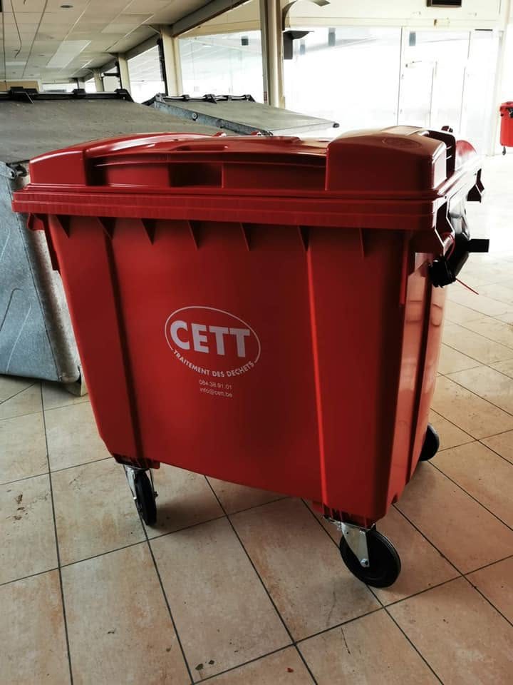 Conteneur rouge CETT de 660 litres