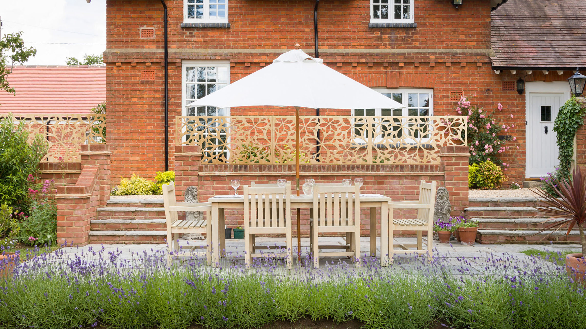 Garden screen patio dining, 3D product composite by 35milimetre