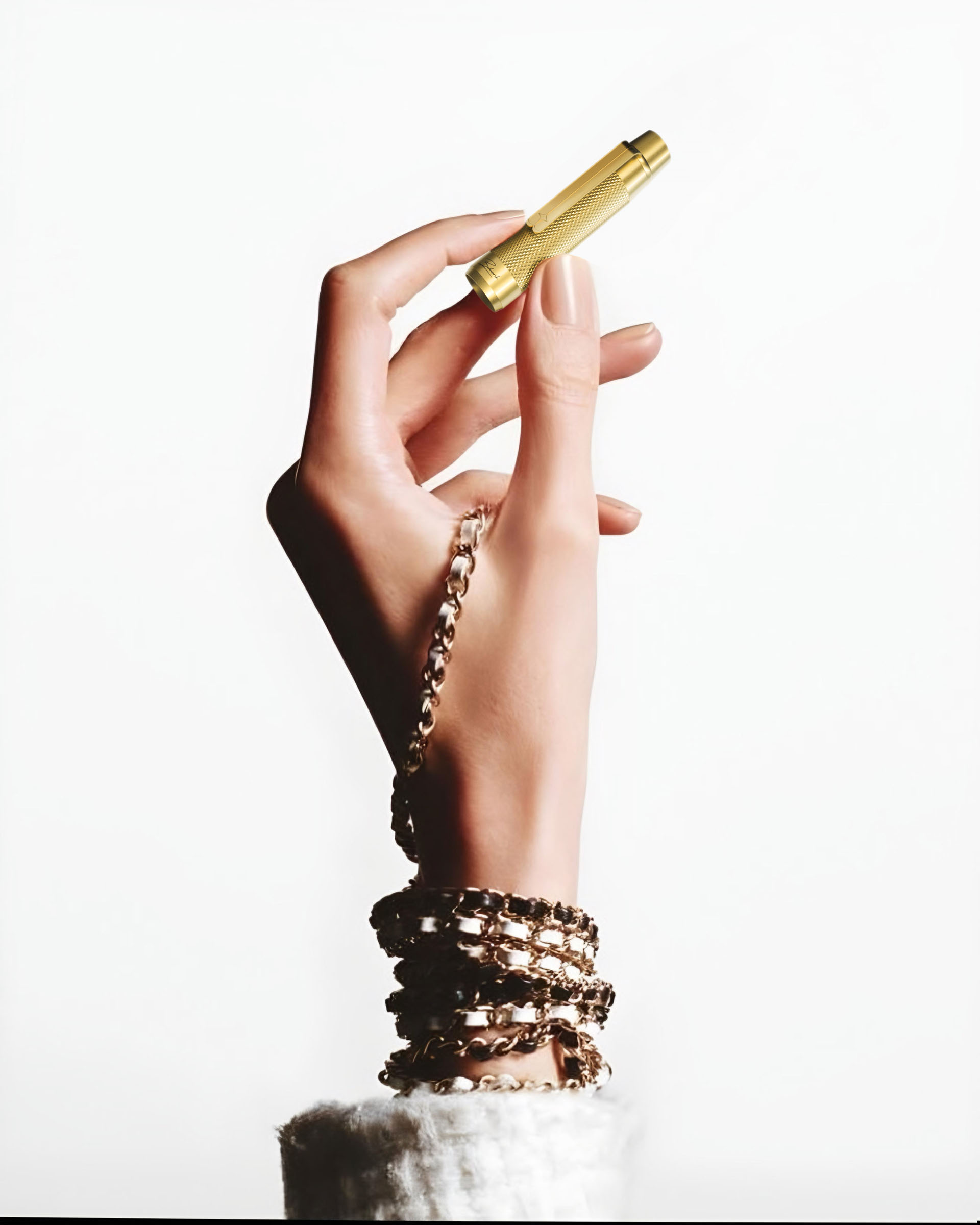 Pen gold cap hand, 3D product composite by 35milimetre