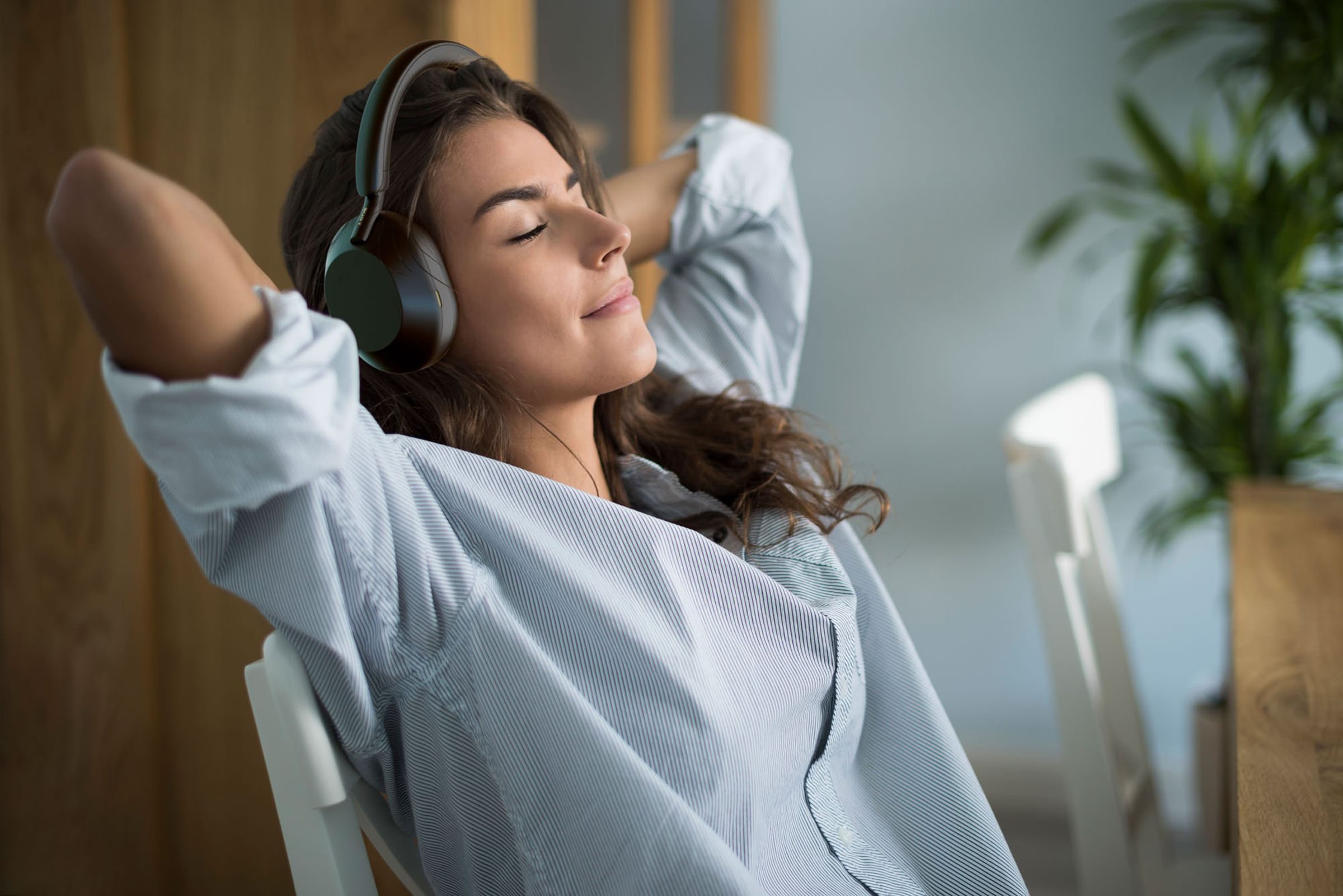 Sony WH 1000XM5 headphones relaxing, 3D product composite by 35milimetre
