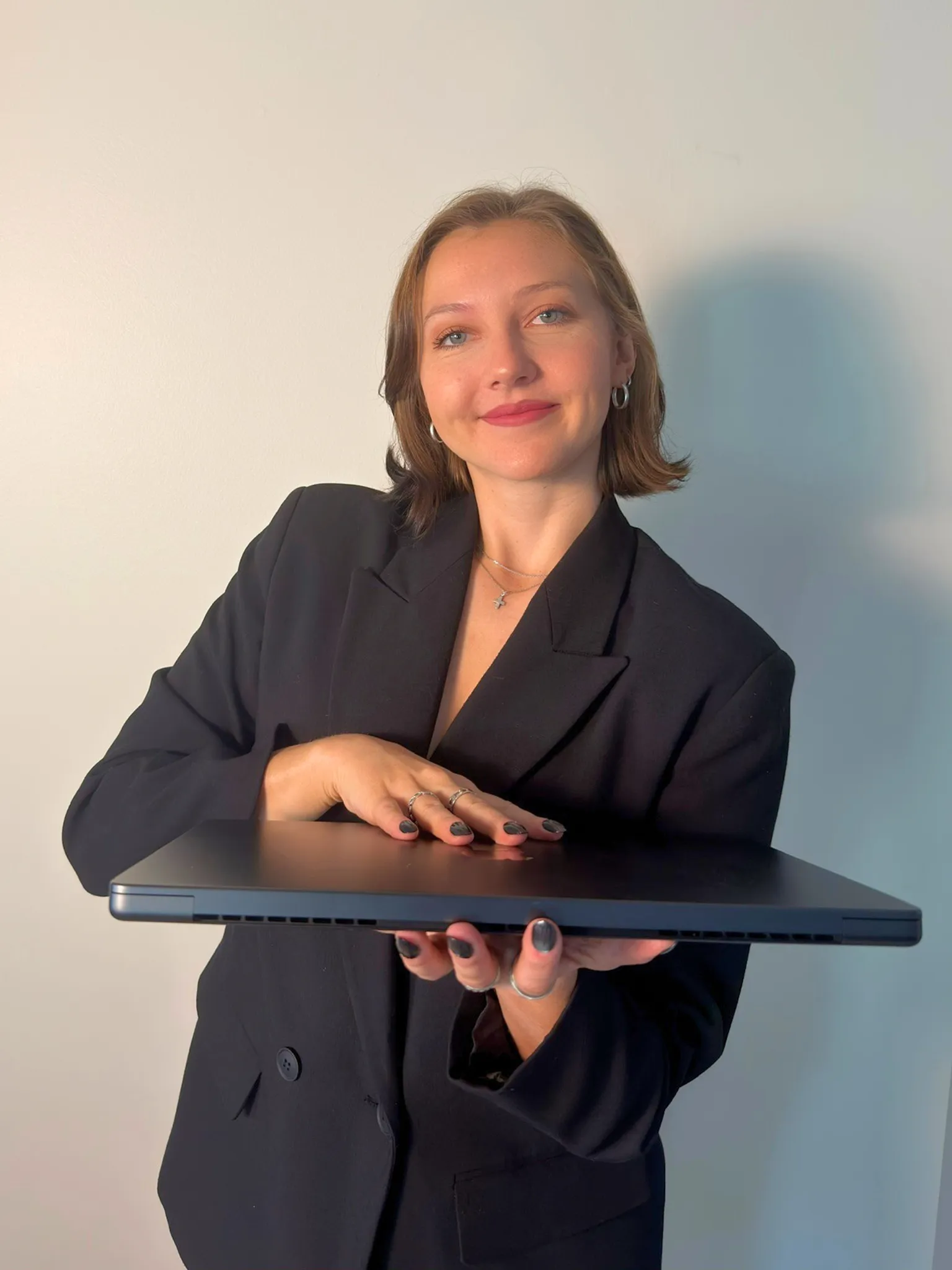 Jessie Borgmann holding a laptop