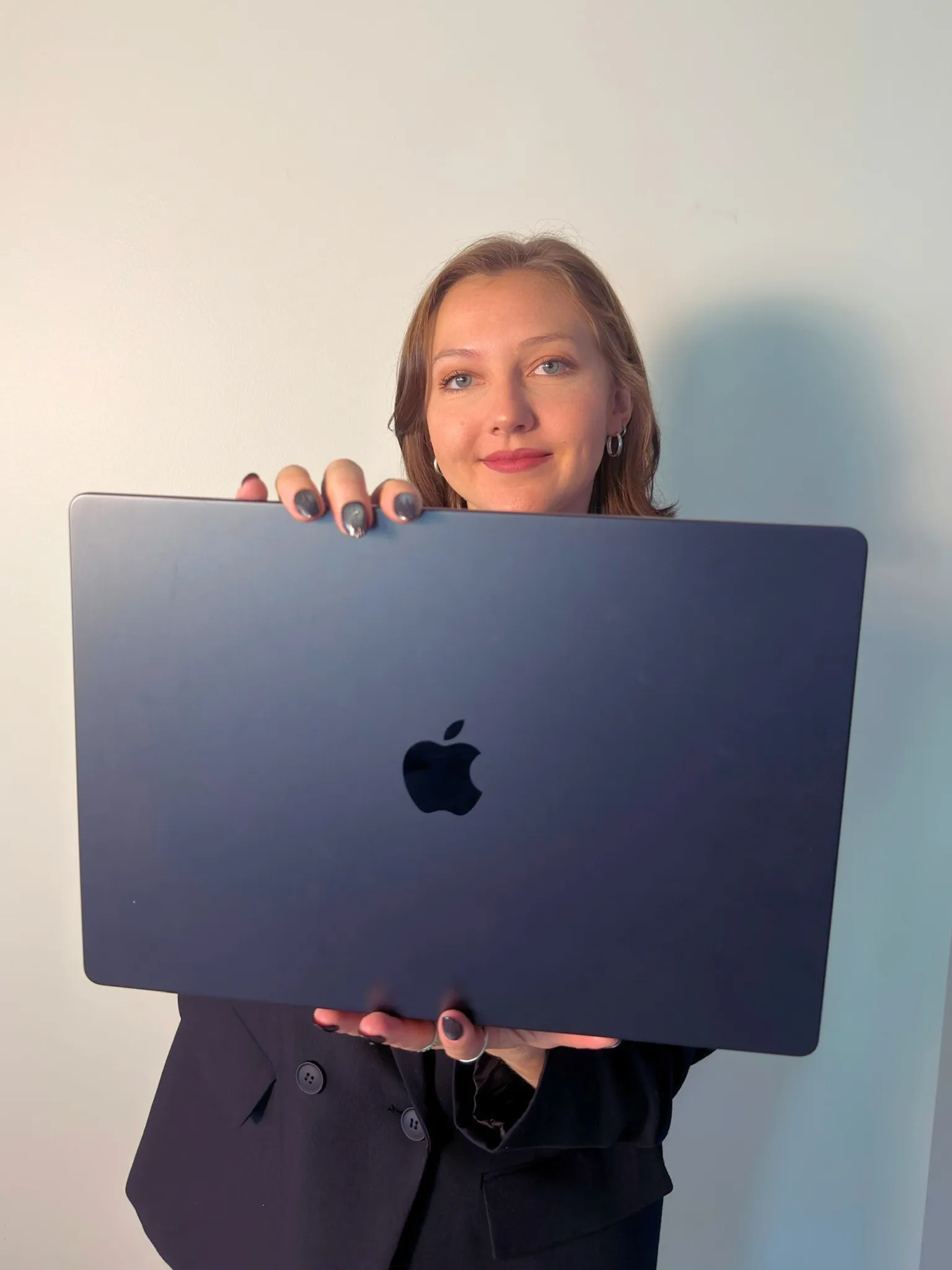 Jessie Borgmann holding a laptop