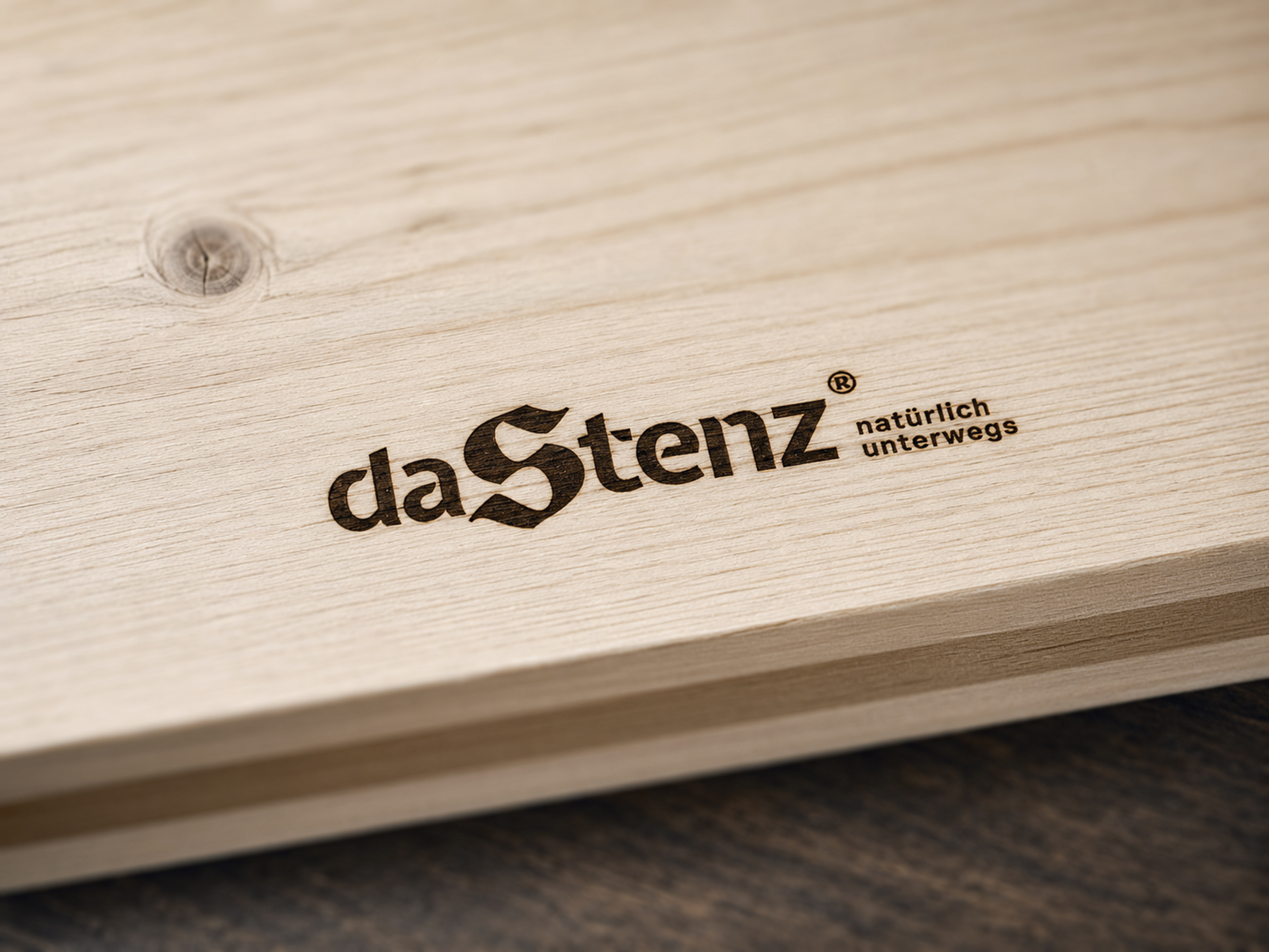 In Holz eingebranntes Logo daStenz®