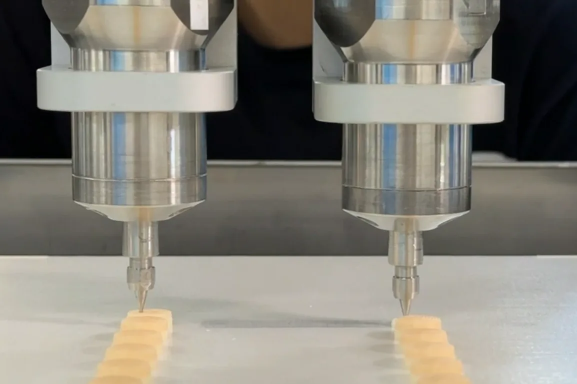 Two CraftMake printheads printing tablets side by side