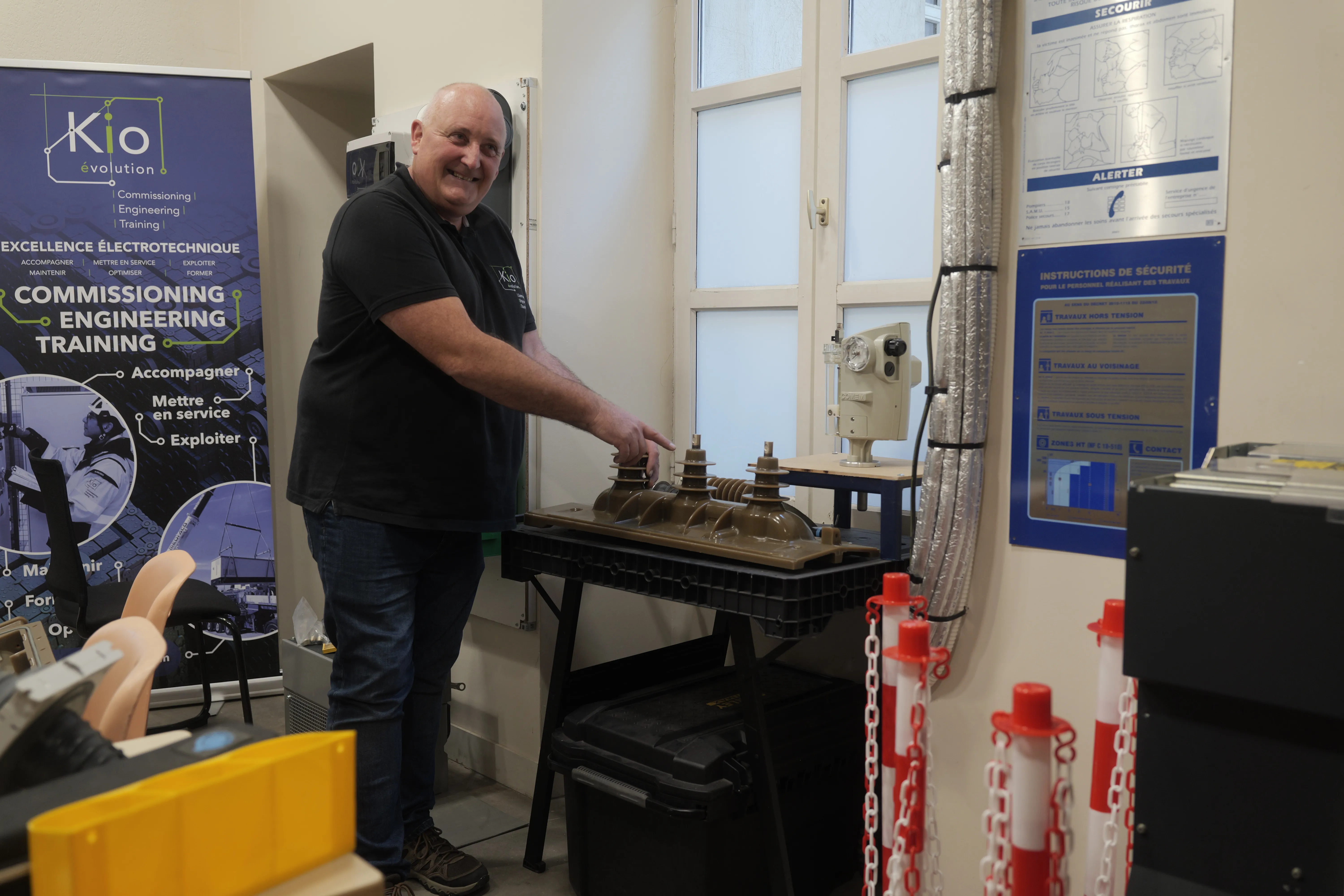 Formateur KIO-Evolution expliquant le fonctionnement d’un transformateur