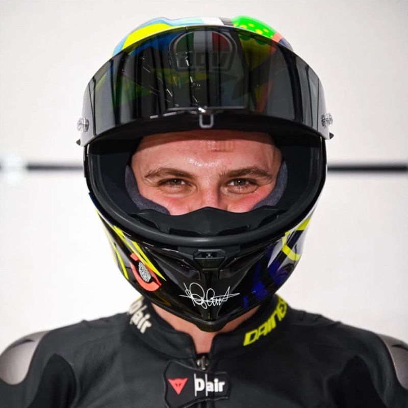 Tomasz Pluta mit Helm
