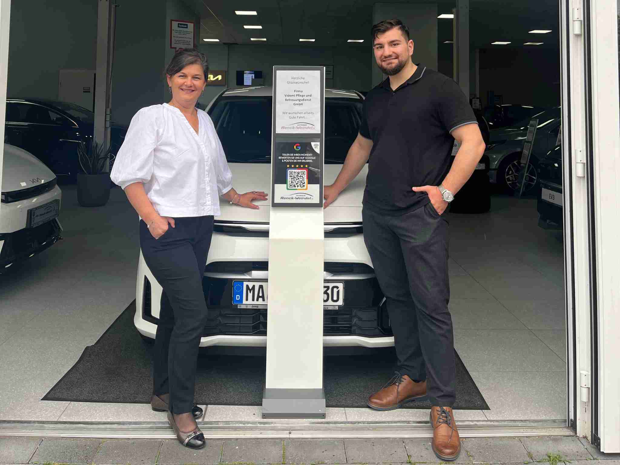 Übergabe der neuen Fahrzeuge an vidomi