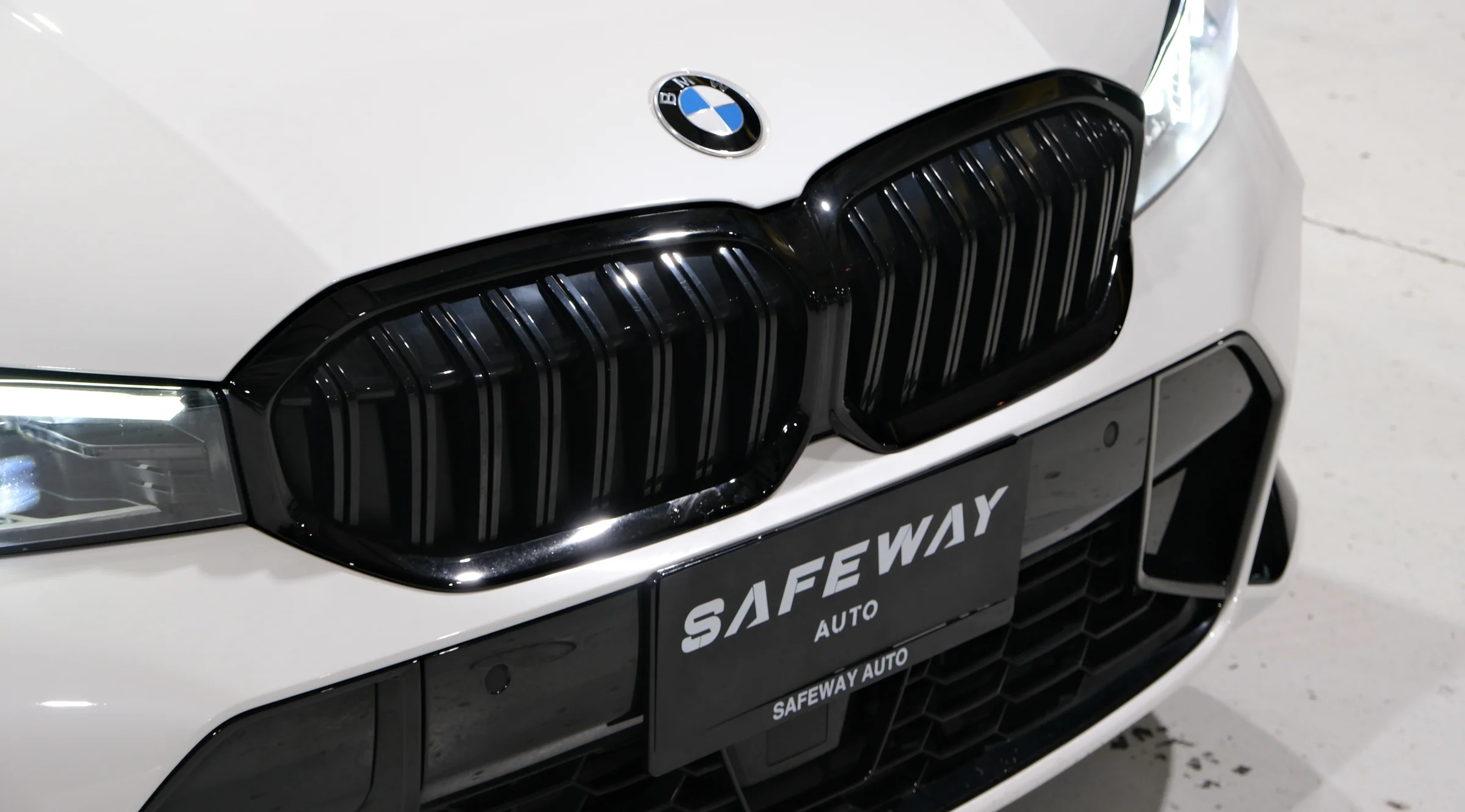 2023 BMW 3 Series 320i M Sport – photo 4
