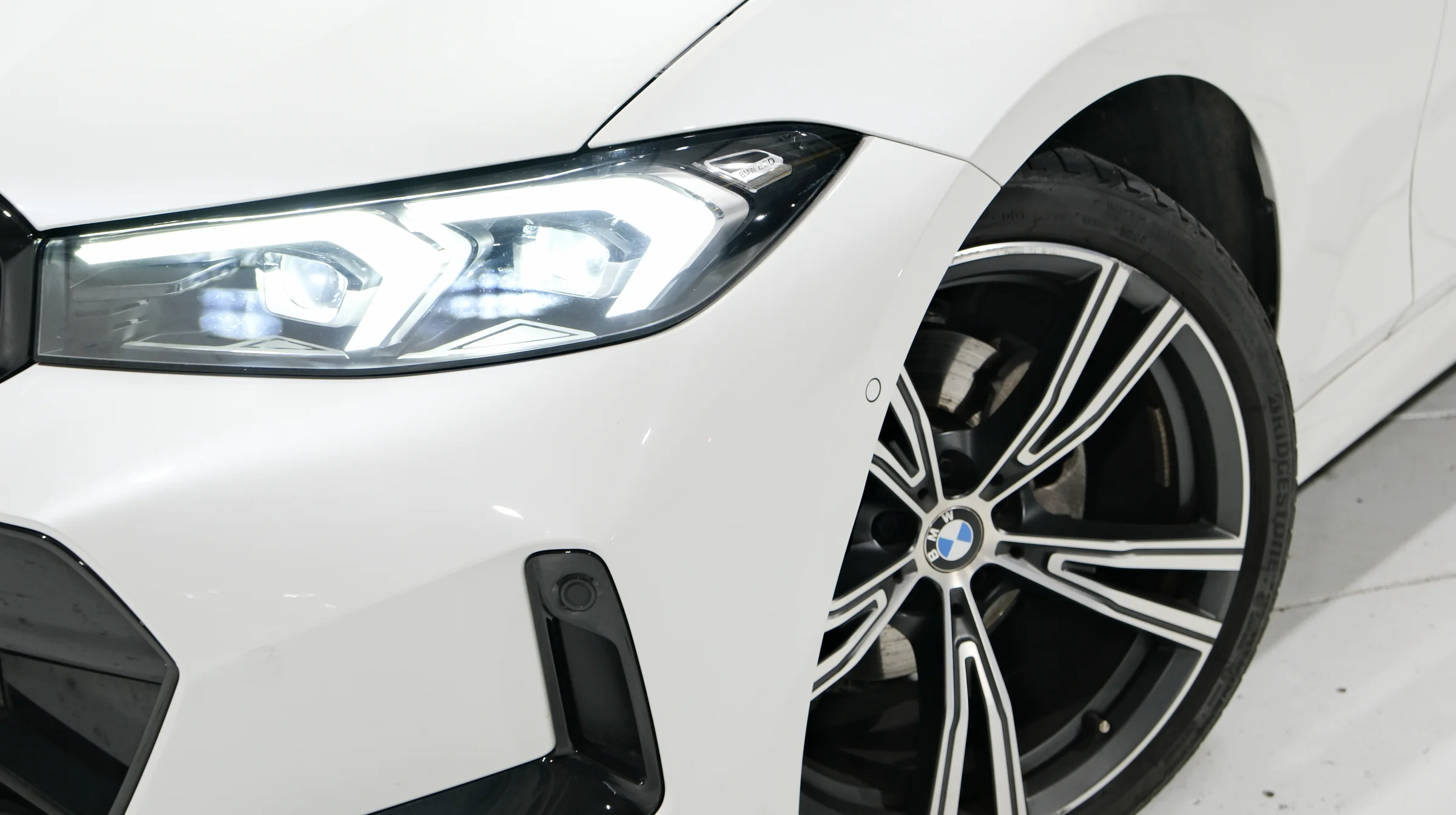 2023 BMW 3 Series 320i M Sport – photo 2