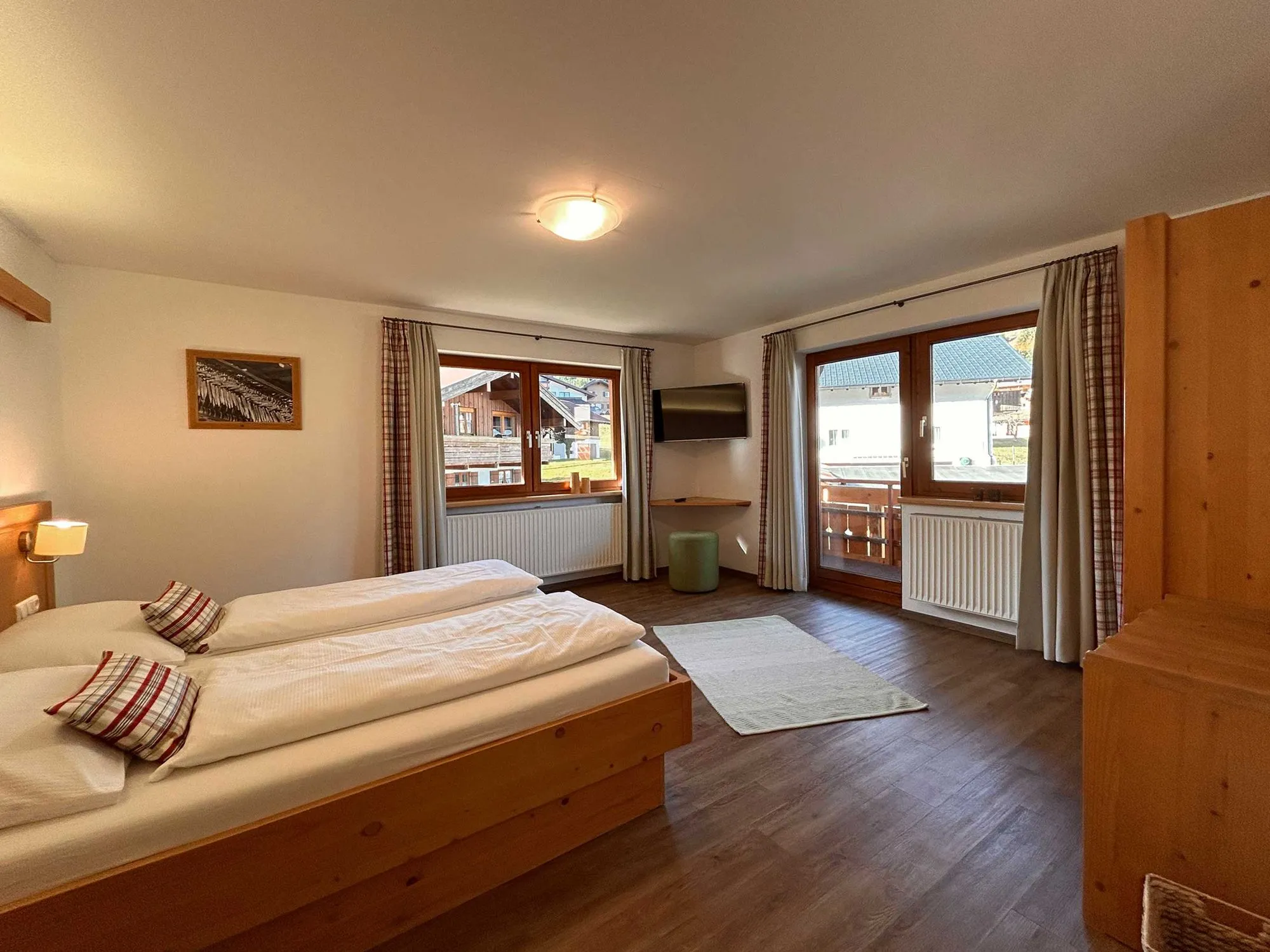 Doppelzimmer mit Zugang zum Balkon in Ferienwohnung 2