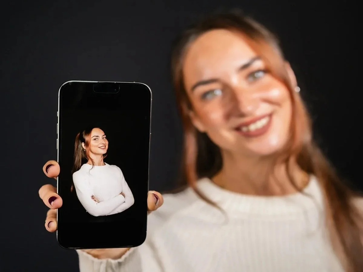 Instant digital headshot delivered to a guest's phone