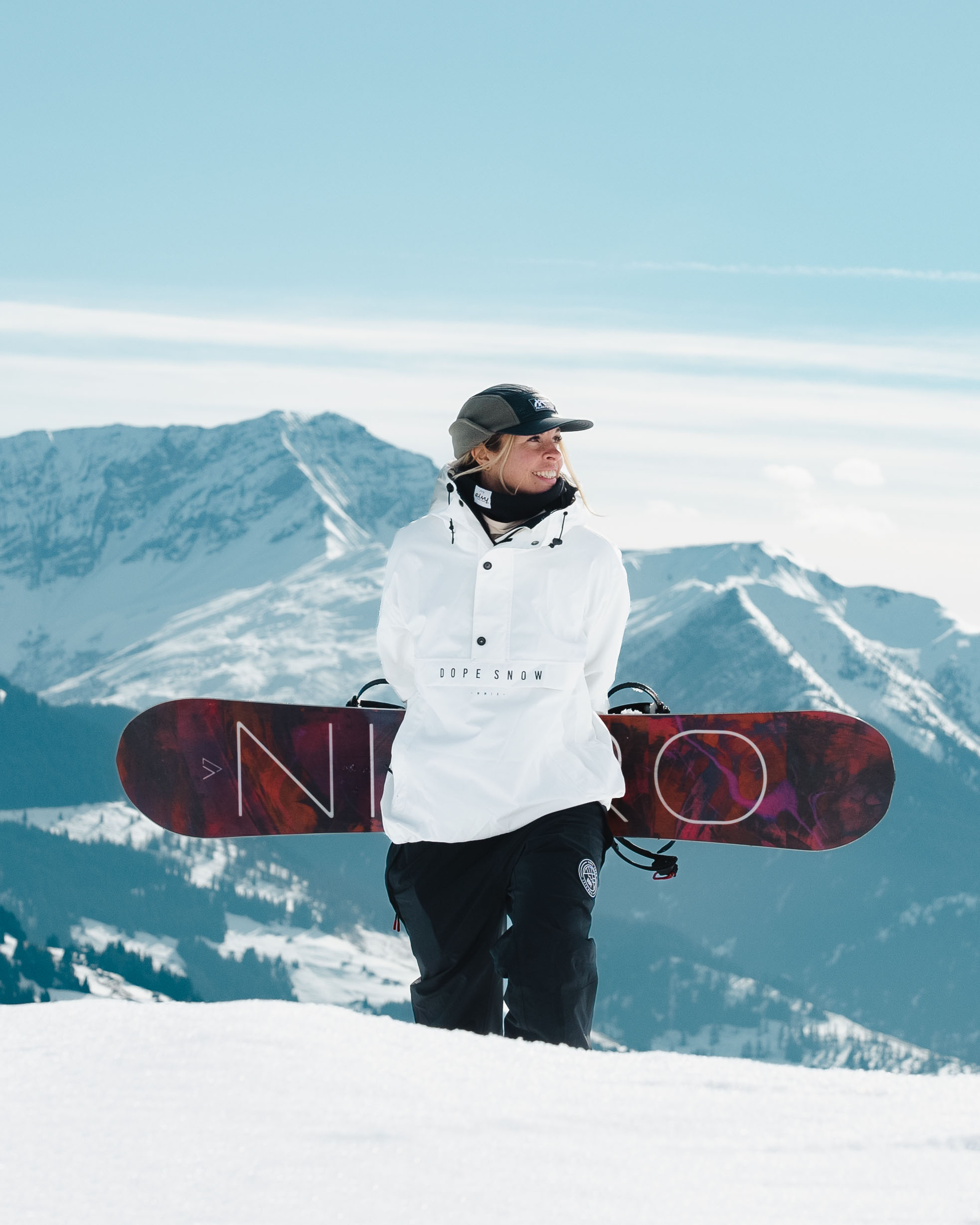 Snowboardåkare i fjällen