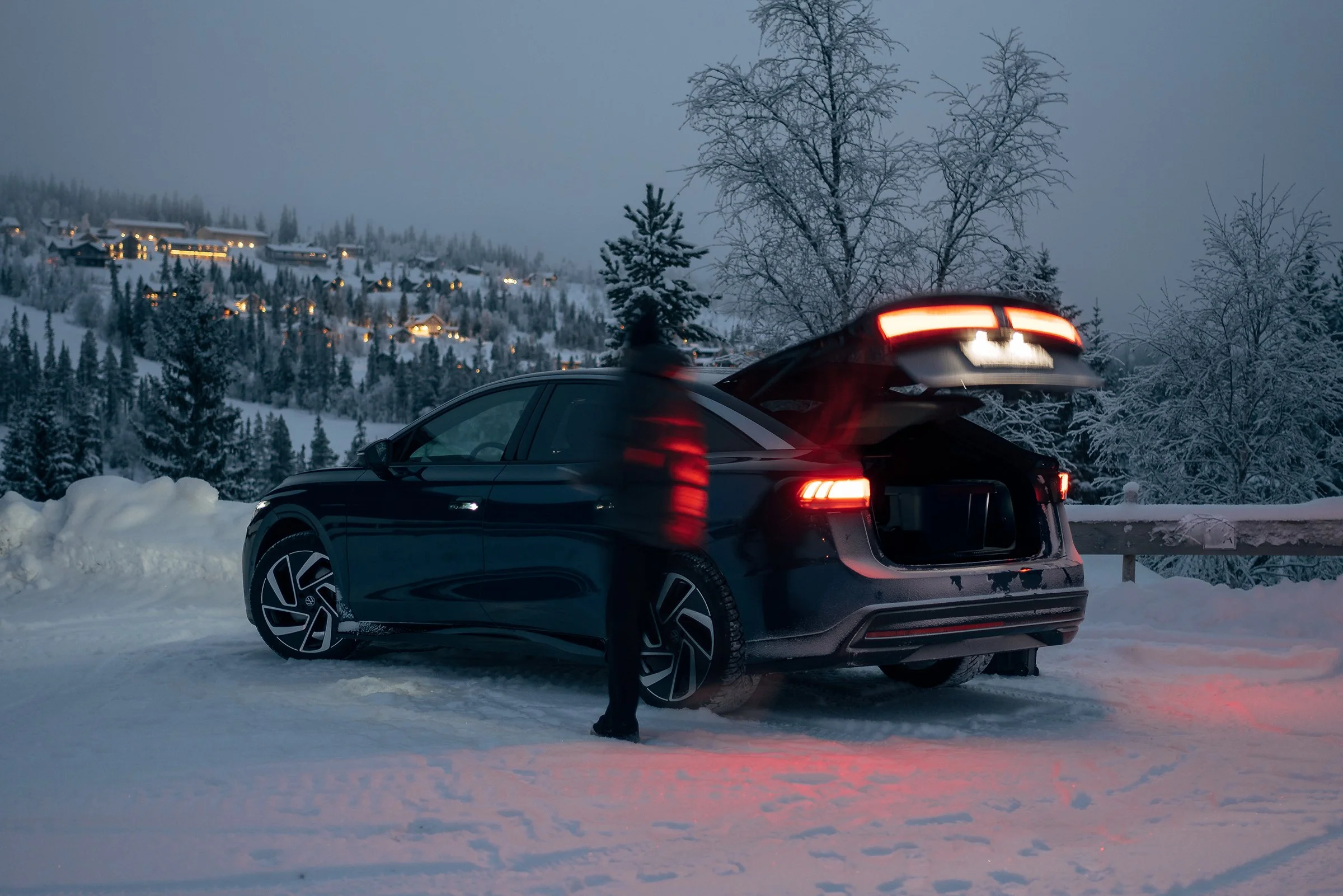 Volkswagen ID.7 i skymning