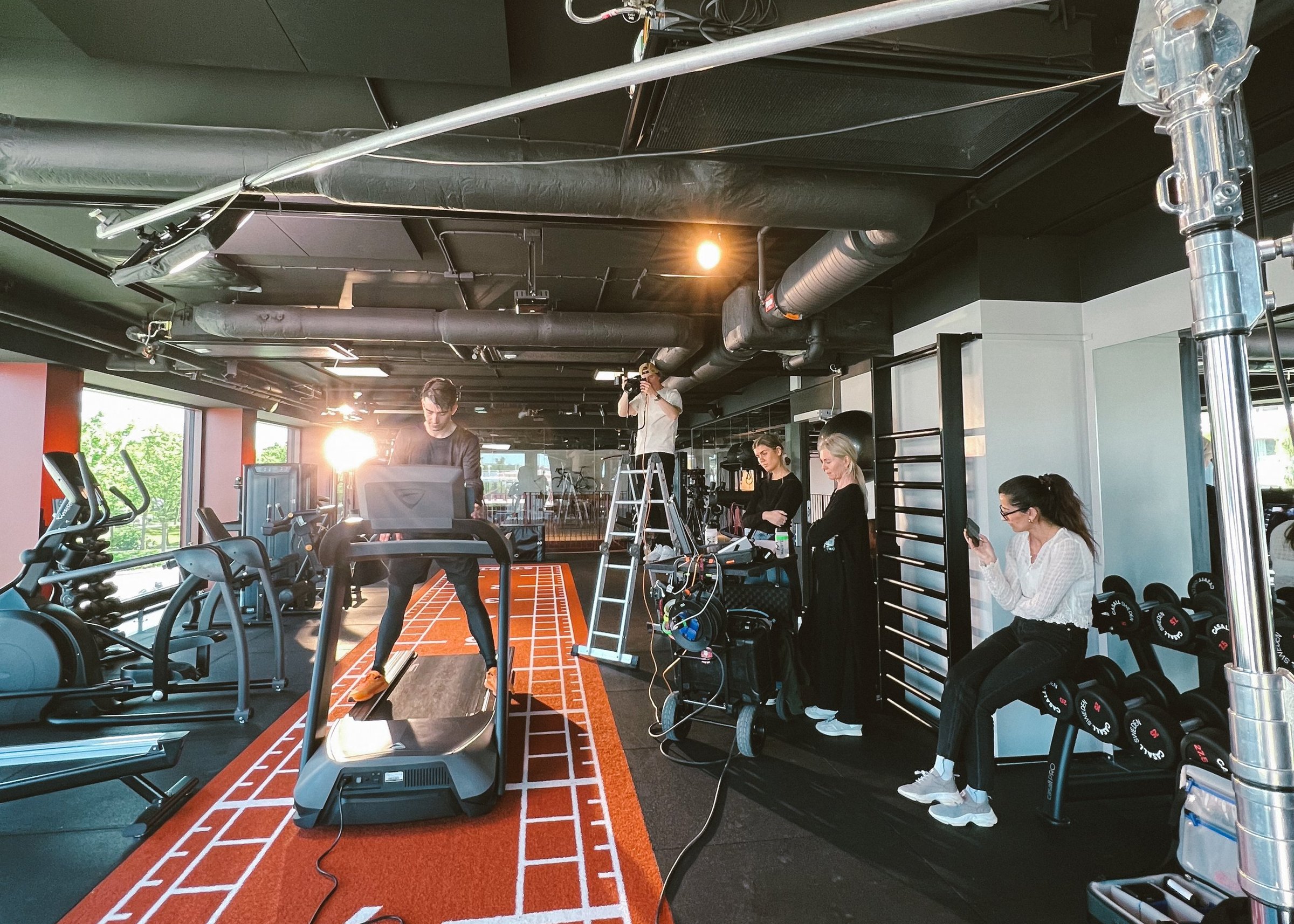 Bakom kameran: inspelning i ett gym