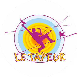 Silhouette d'une personne faisant du cerf-volant acrobatique devant un disque coloré avec le texte « Le Tapeur » en dessous.