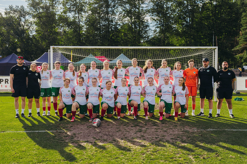 FC Elva naiskond ja treenerid